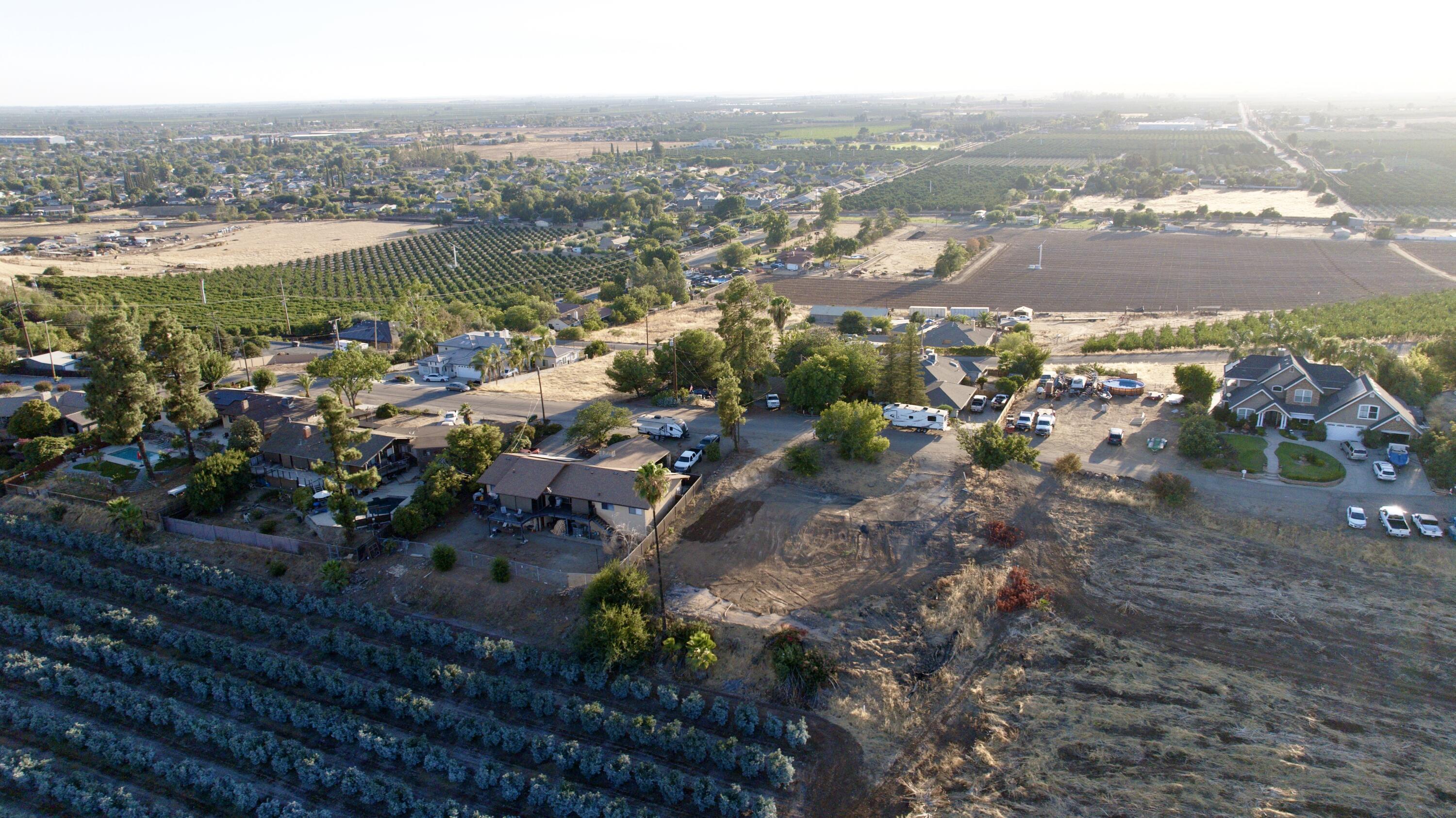1416 Hillcrest Dr, Lindsay, CA 93247