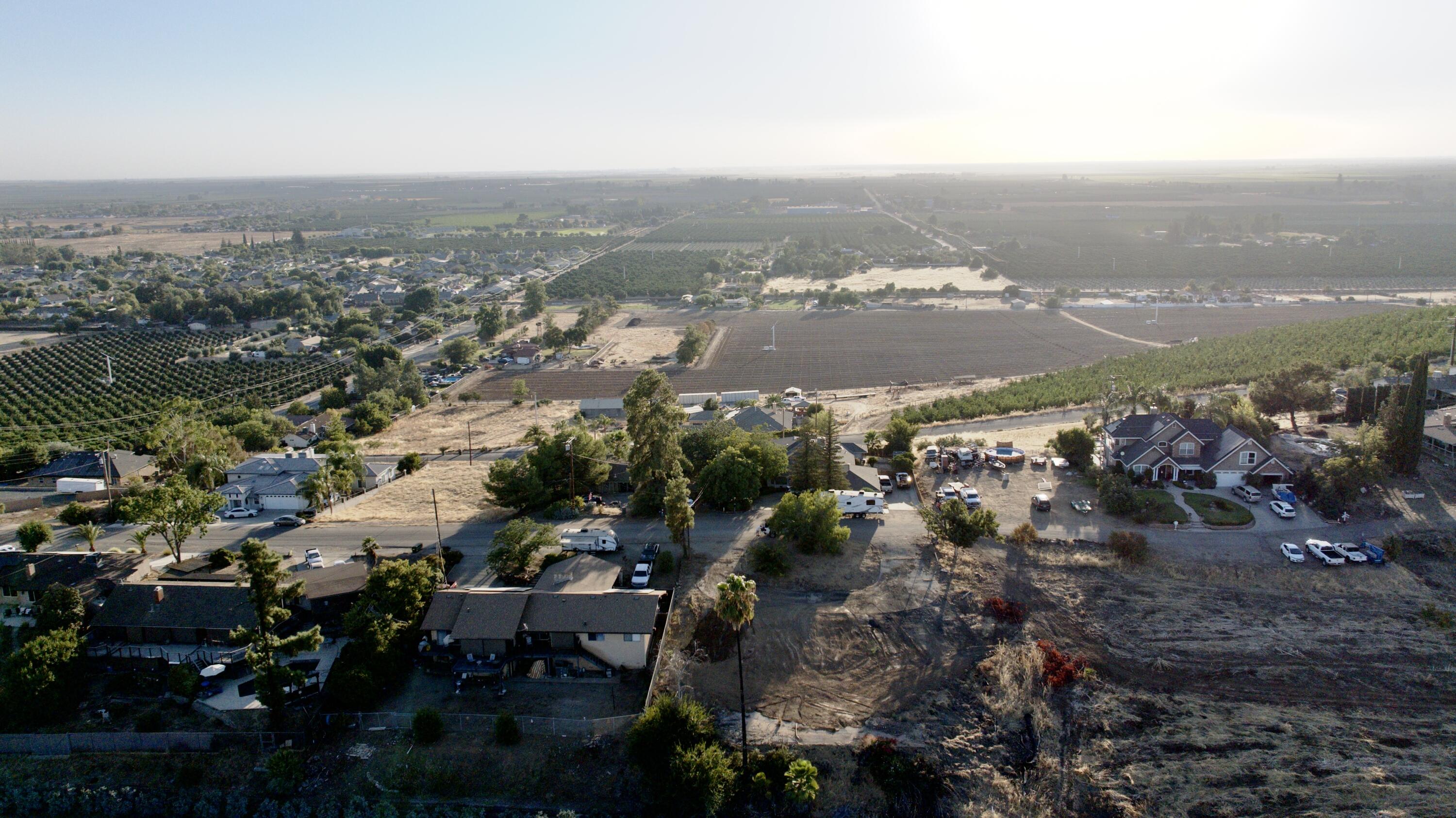 1416 Hillcrest Dr, Lindsay, CA 93247