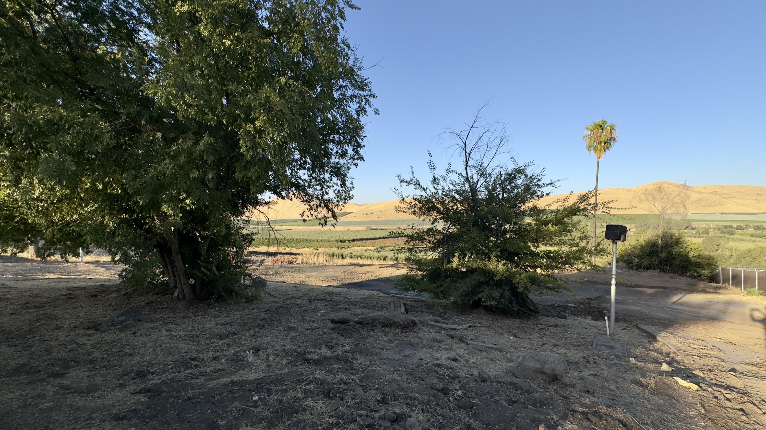1416 Hillcrest Dr, Lindsay, CA 93247