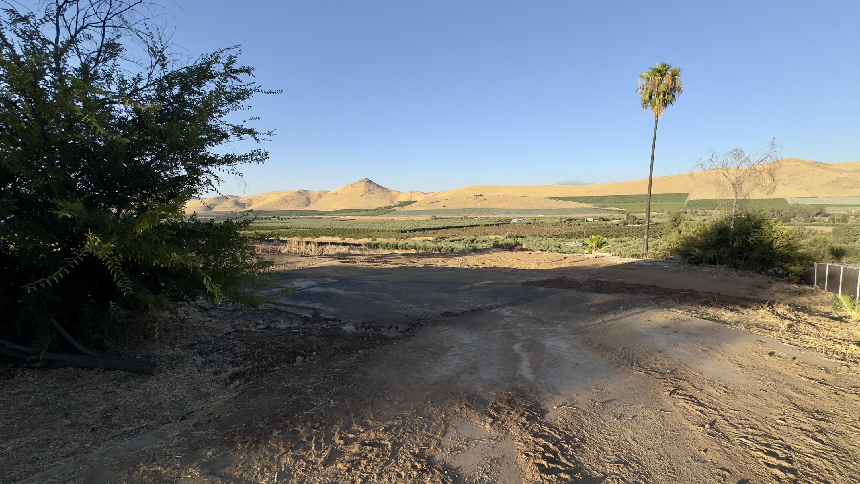 1416 Hillcrest Dr, Lindsay, CA 93247