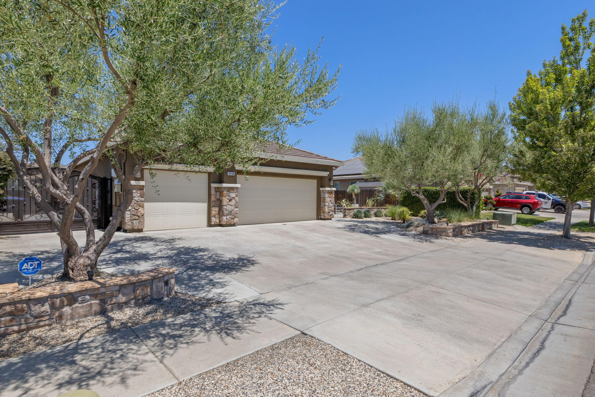 3438 W Perez Ave, Visalia, CA 93291