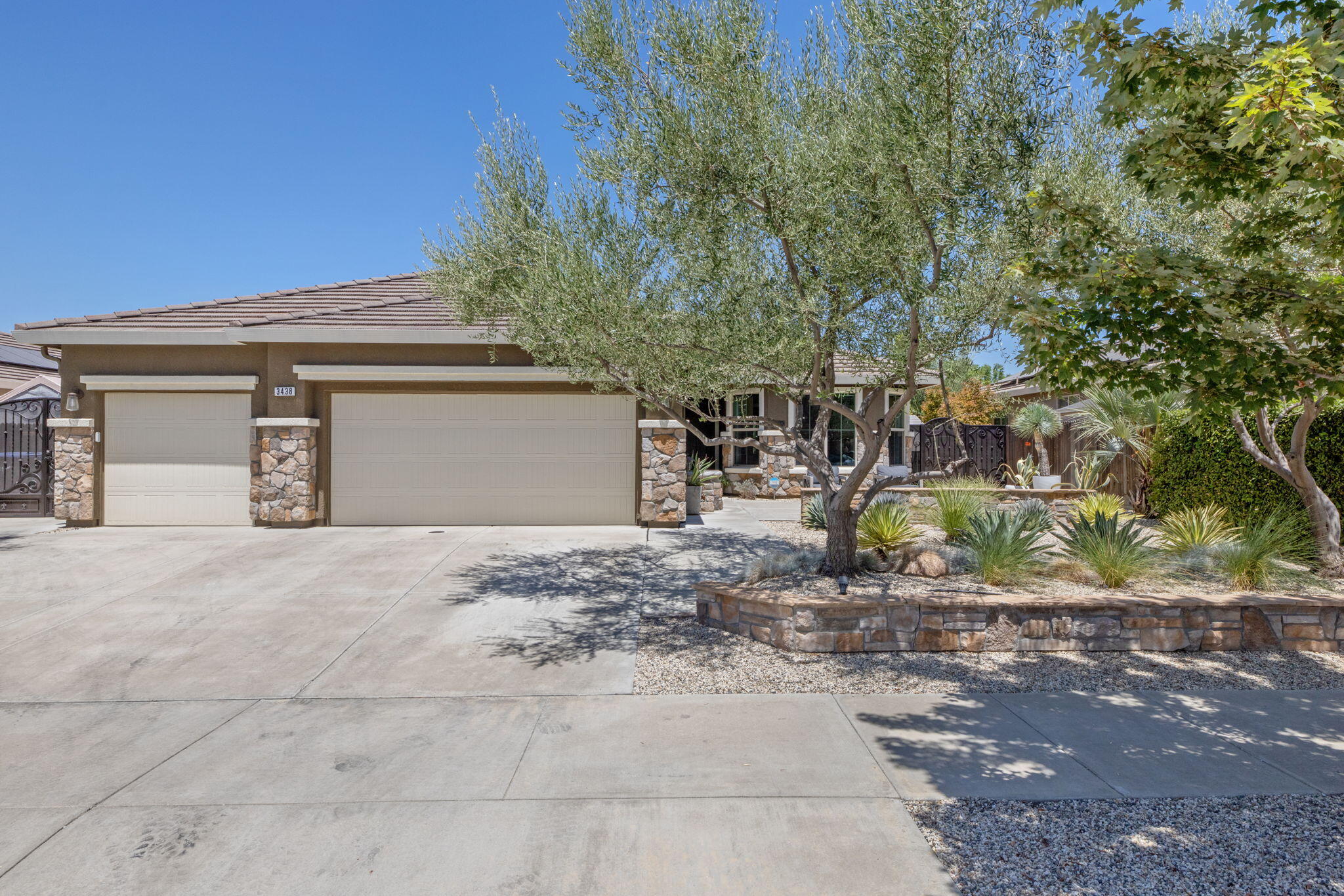 3438 W Perez Ave, Visalia, CA 93291