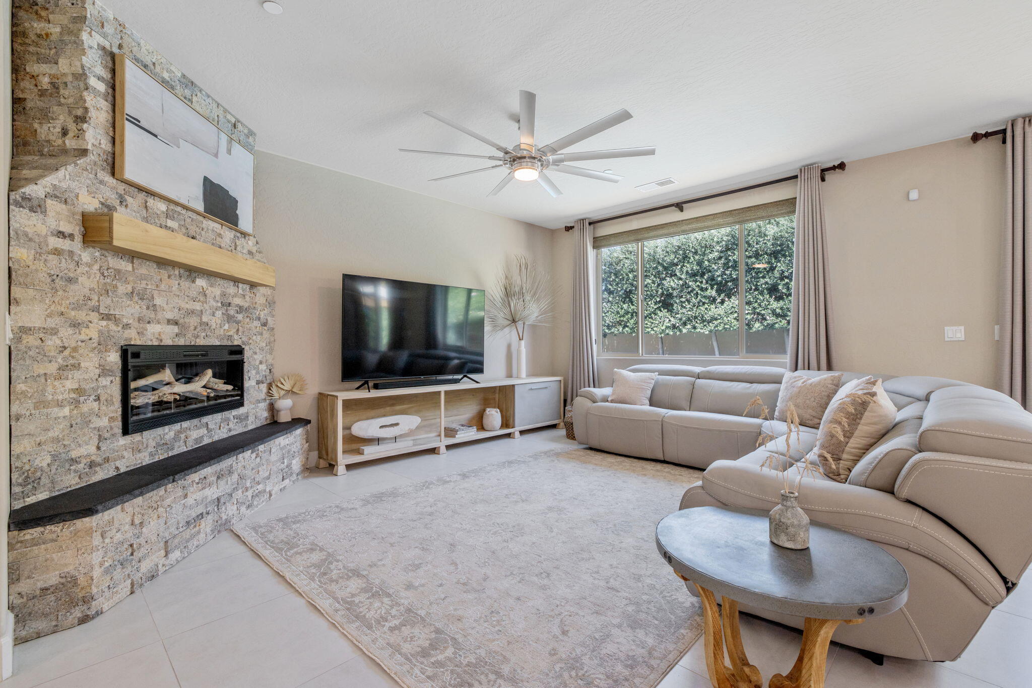 3438 W Perez Ave, Visalia, CA 93291