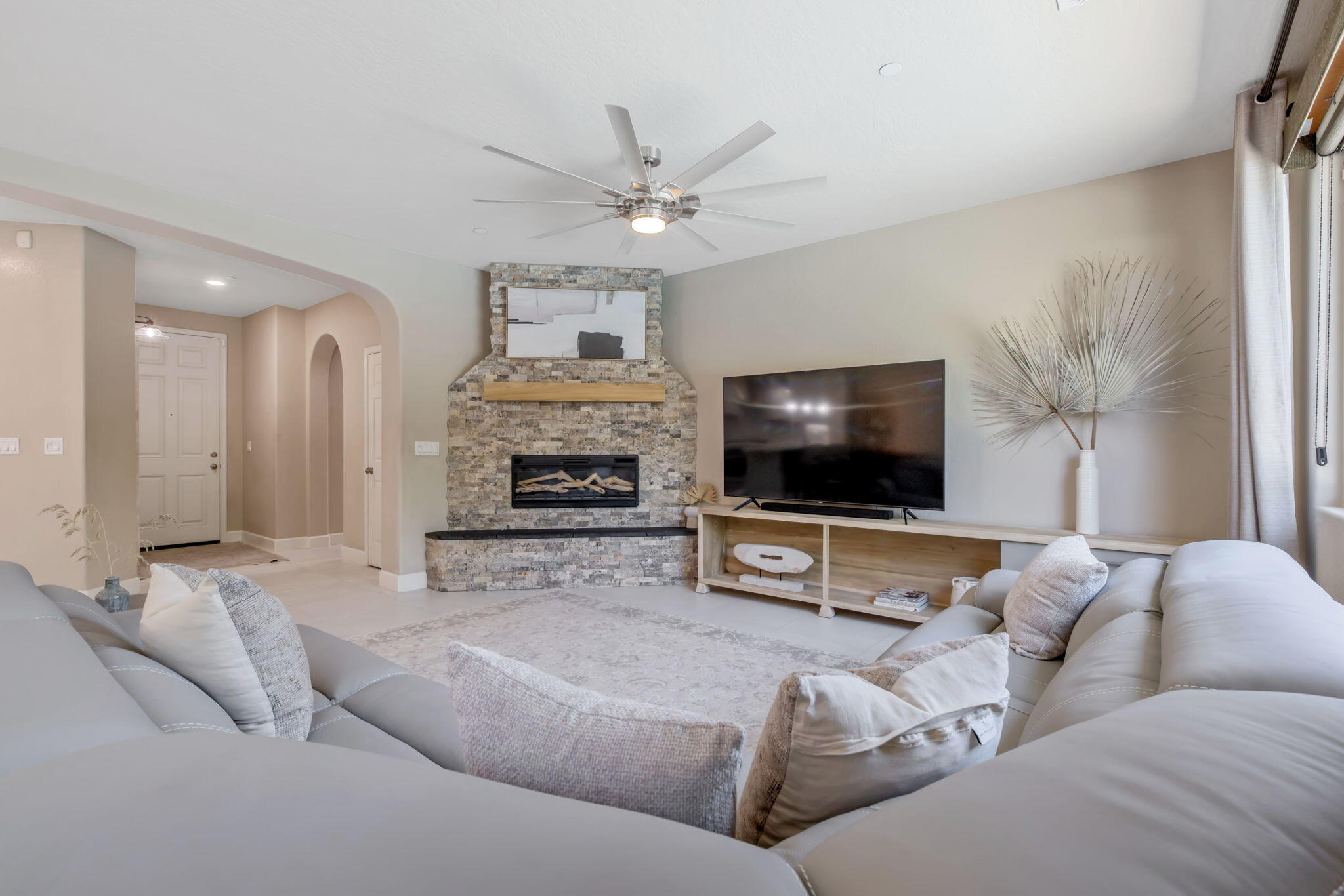 3438 W Perez Ave, Visalia, CA 93291