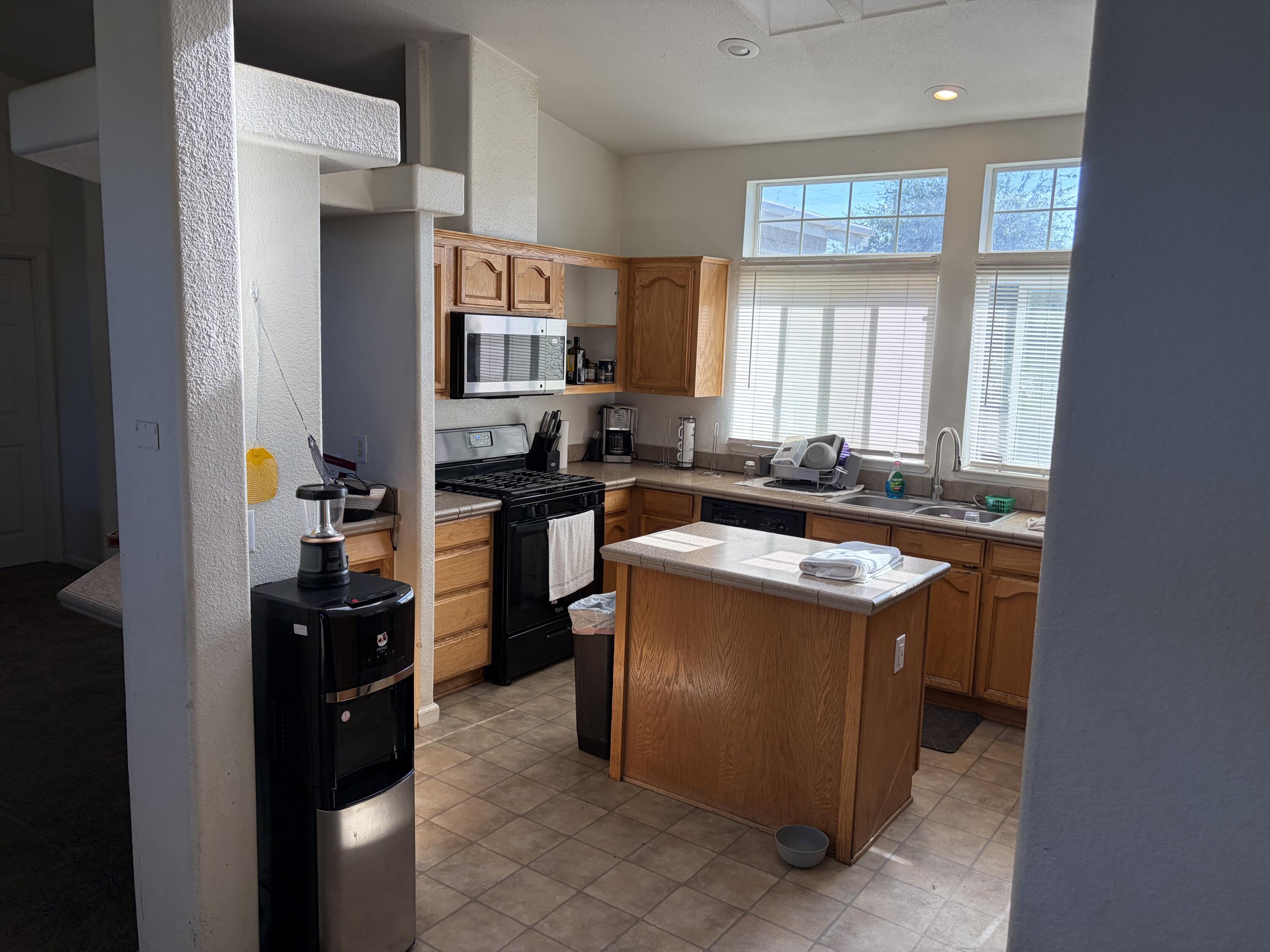 37421 Millwood Dr, Woodlake, CA 93286