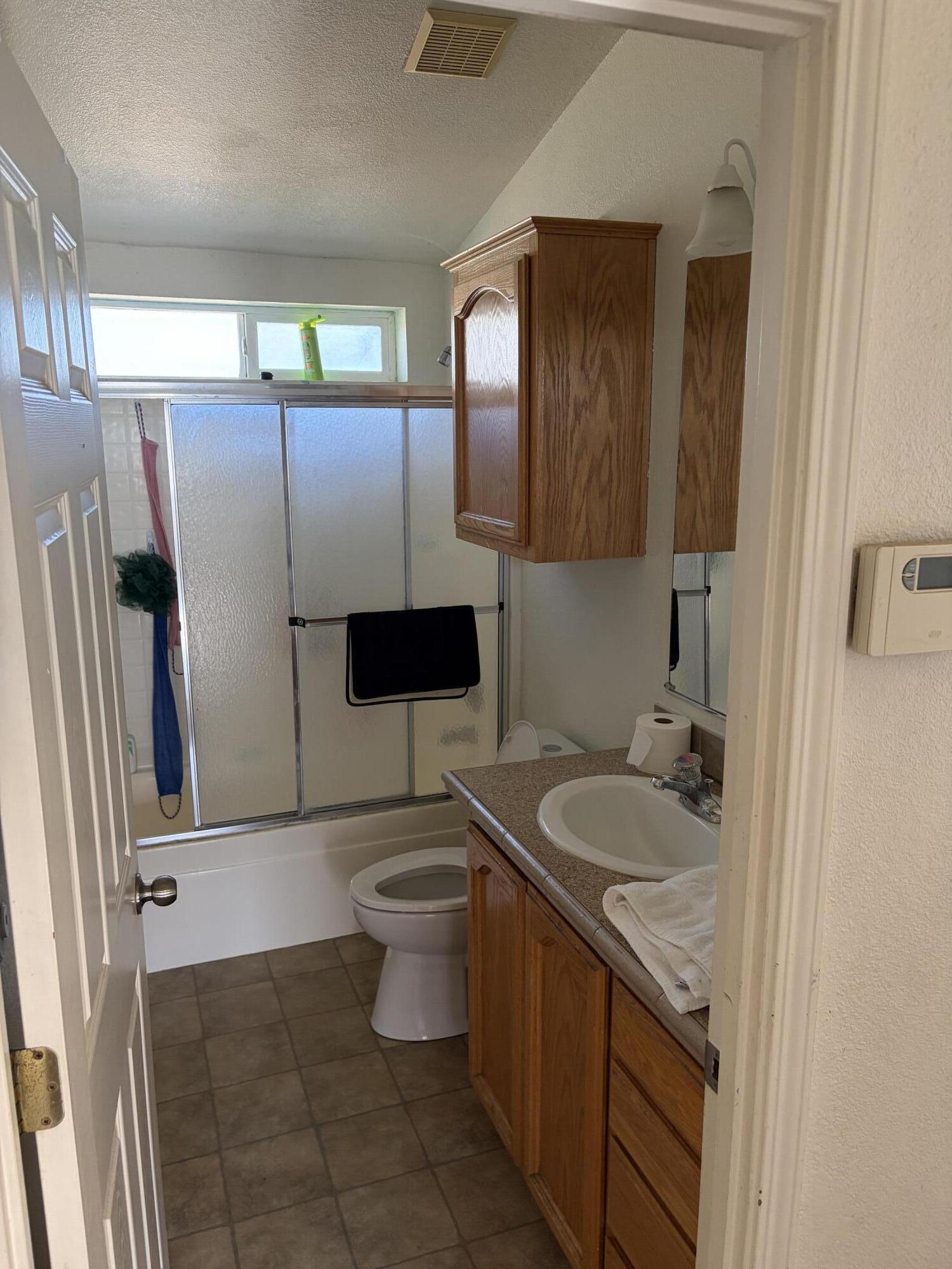 37421 Millwood Dr, Woodlake, CA 93286
