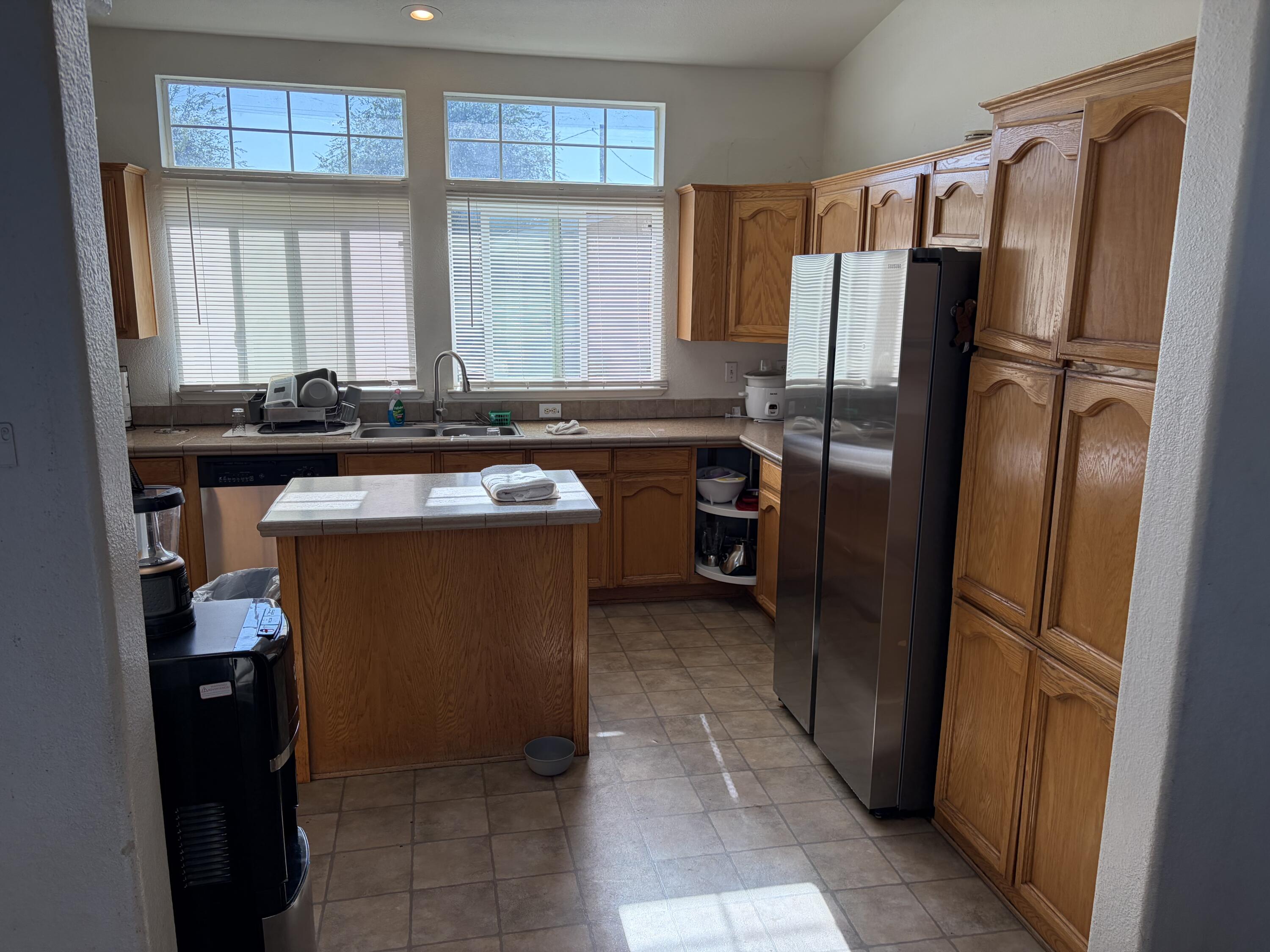 37421 Millwood Dr, Woodlake, CA 93286