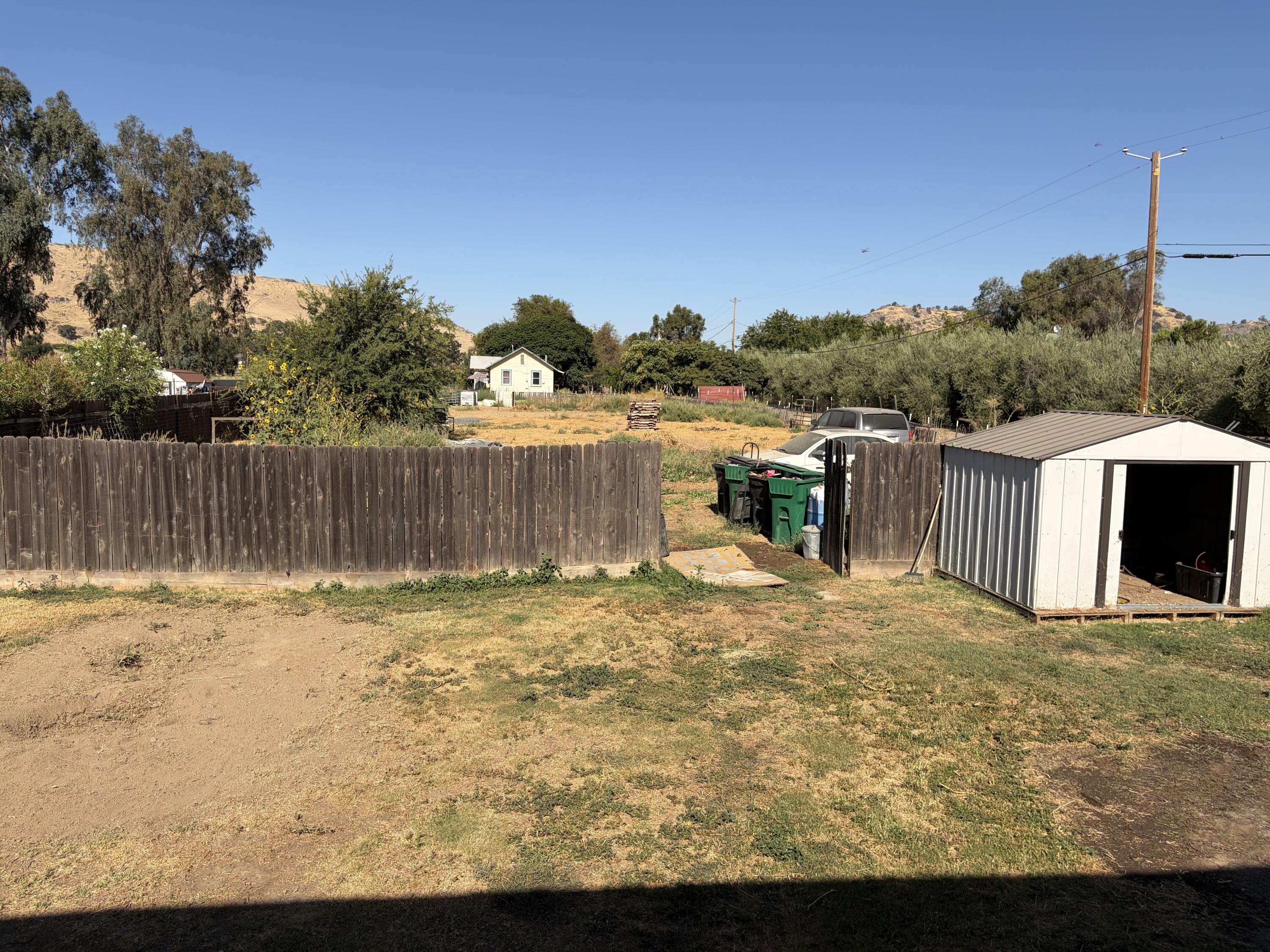 37421 Millwood Dr, Woodlake, CA 93286