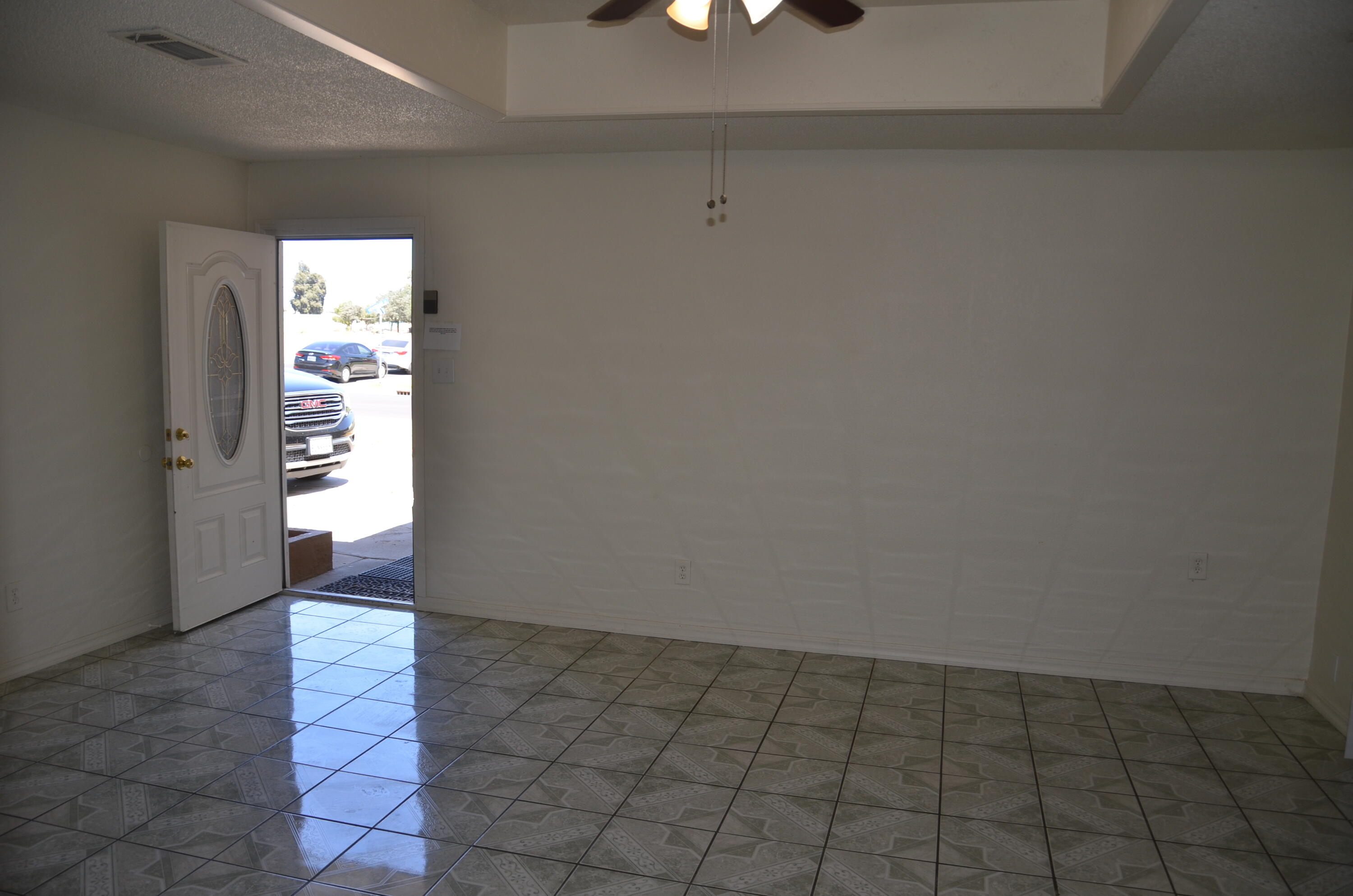 19663 Royal Ln, Lemoore, CA 93245