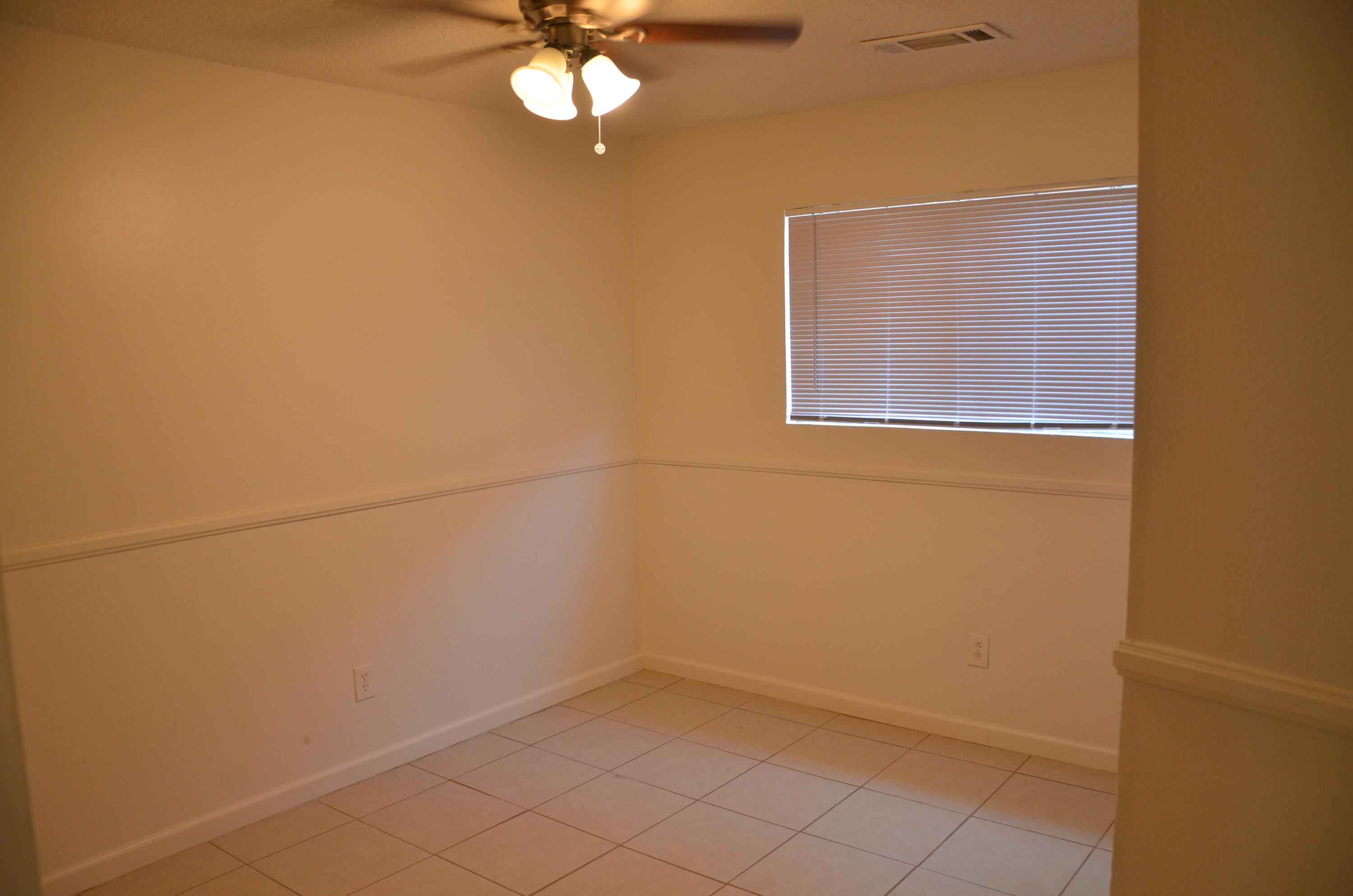 19663 Royal Ln, Lemoore, CA 93245