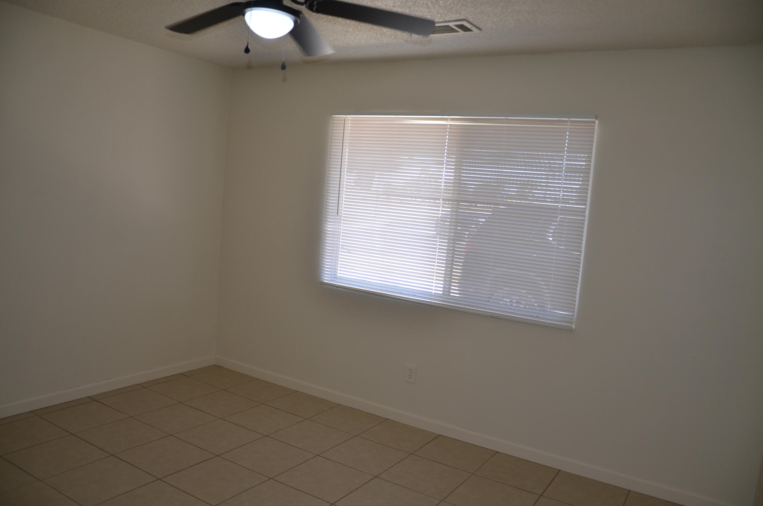 19663 Royal Ln, Lemoore, CA 93245