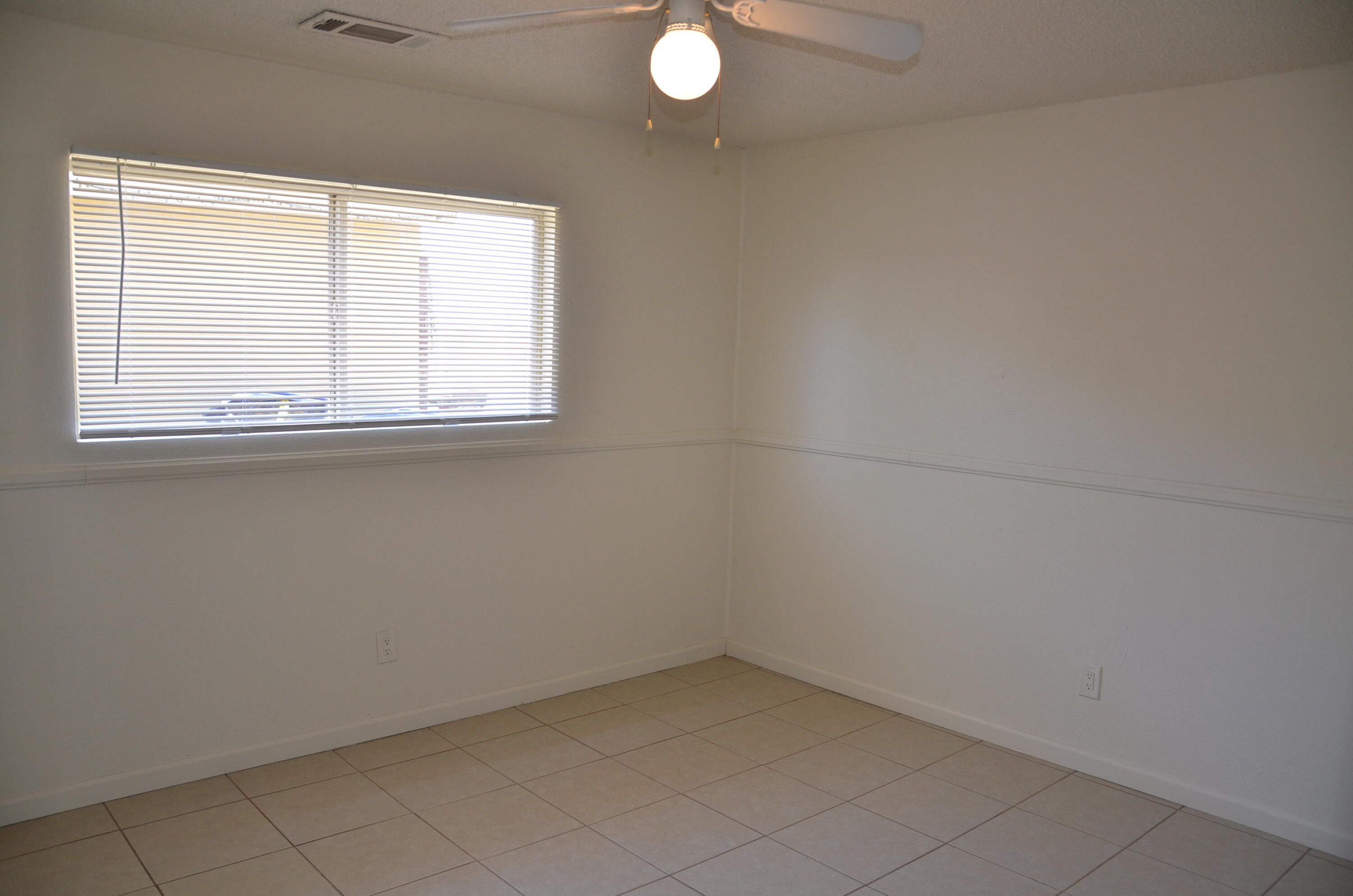 19663 Royal Ln, Lemoore, CA 93245