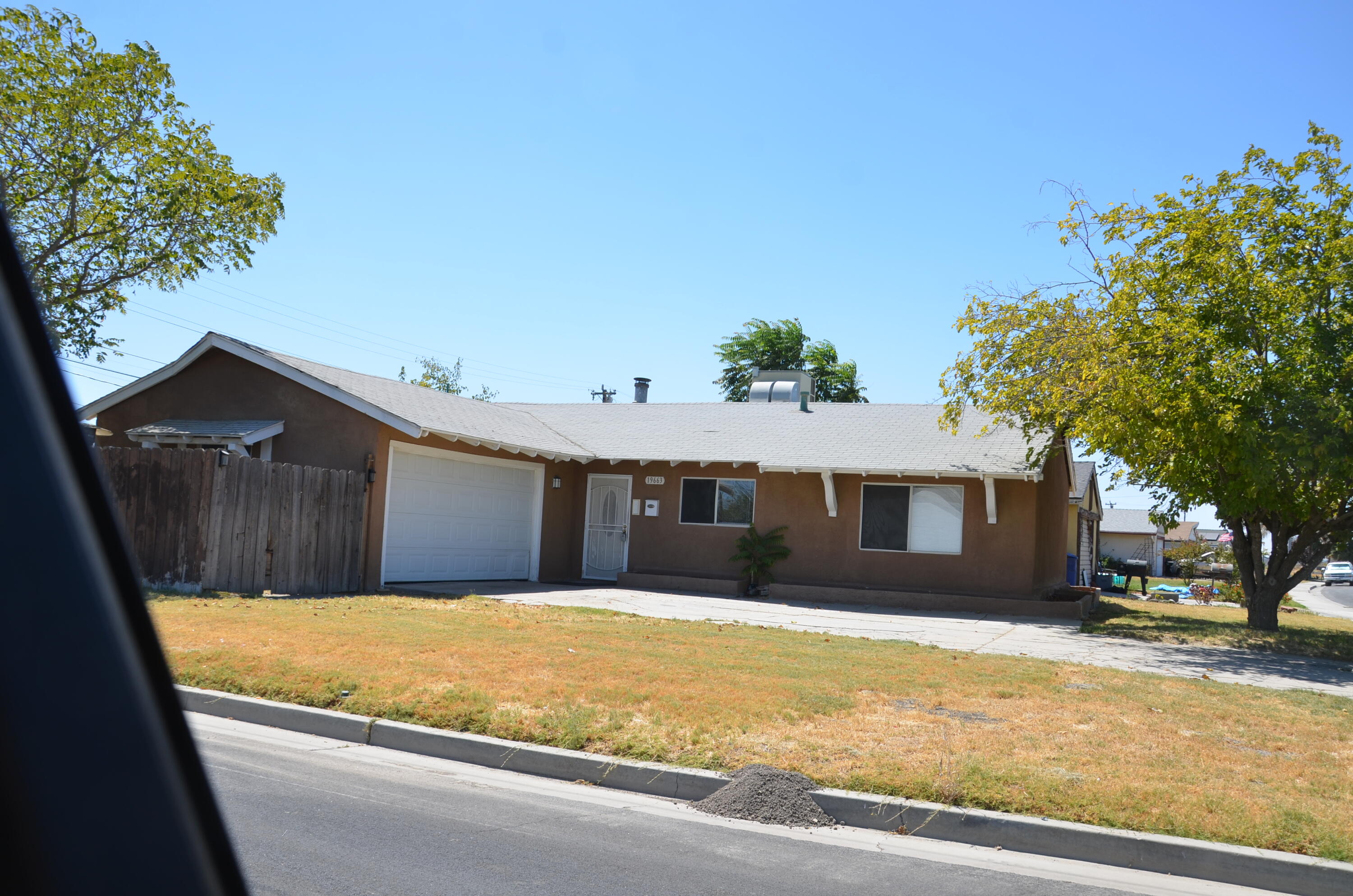 19663 Royal Ln, Lemoore, CA 93245