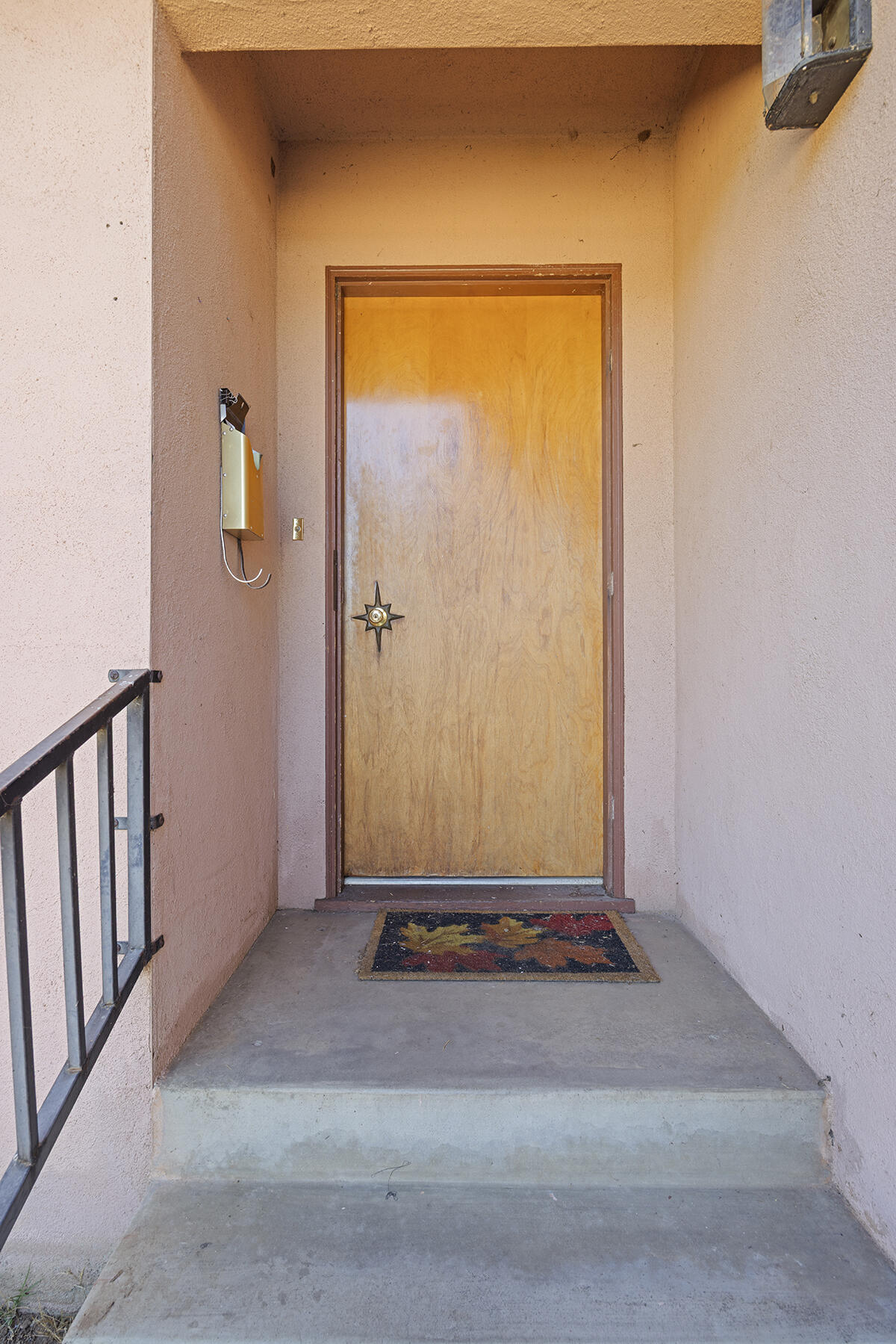 366 N Acacia St, Woodlake, CA 93286