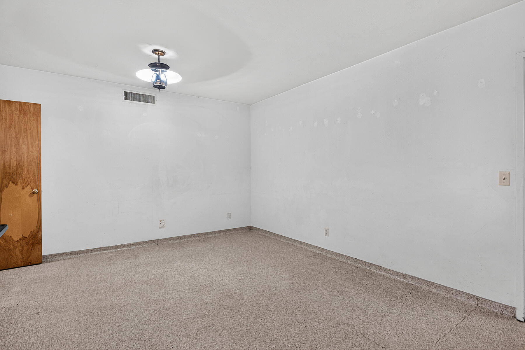 366 N Acacia St, Woodlake, CA 93286