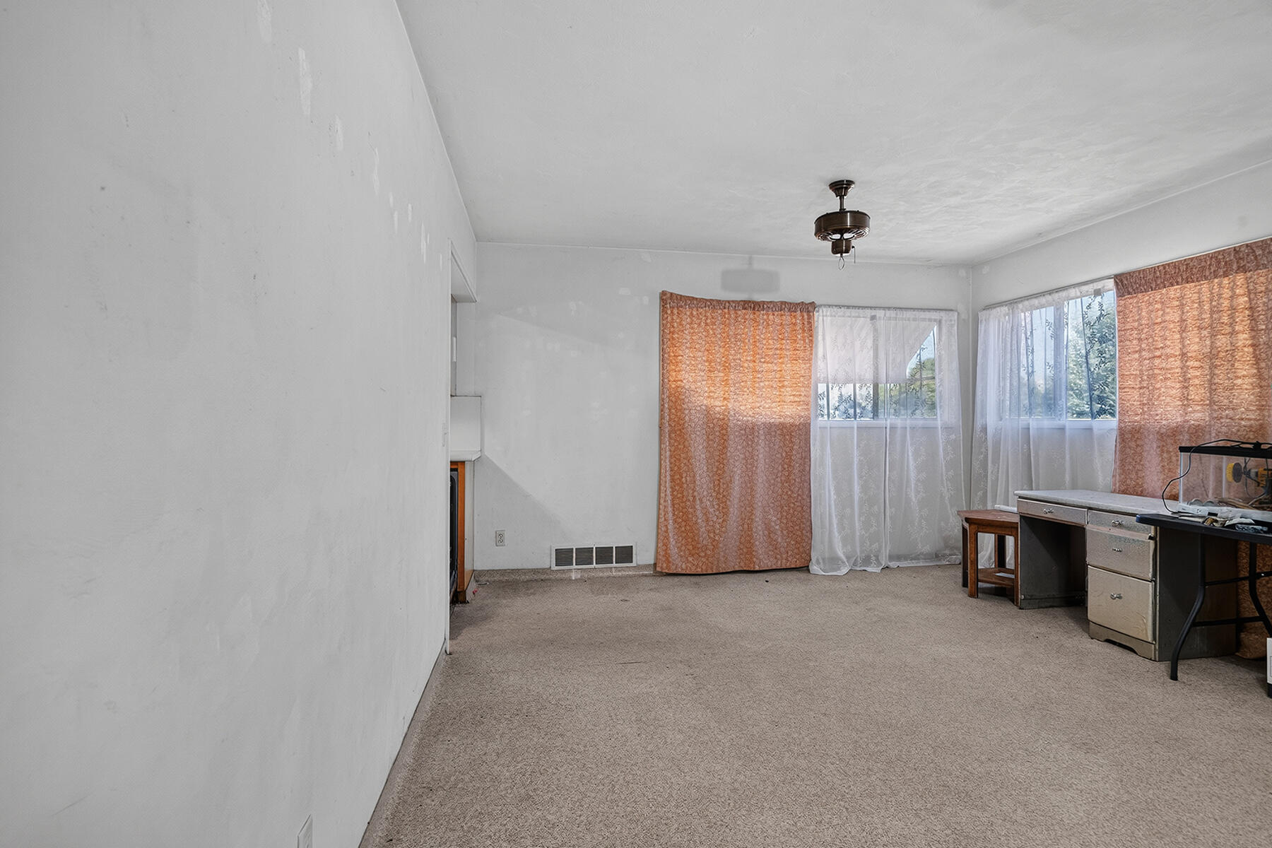366 N Acacia St, Woodlake, CA 93286