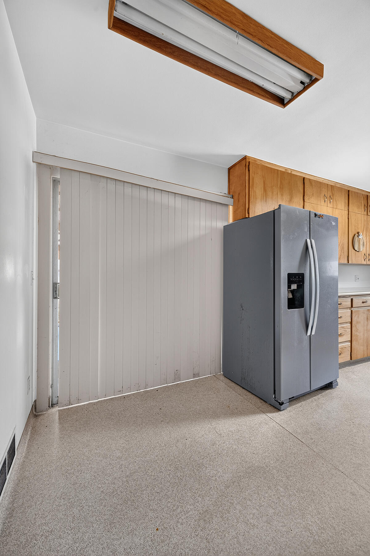 366 N Acacia St, Woodlake, CA 93286