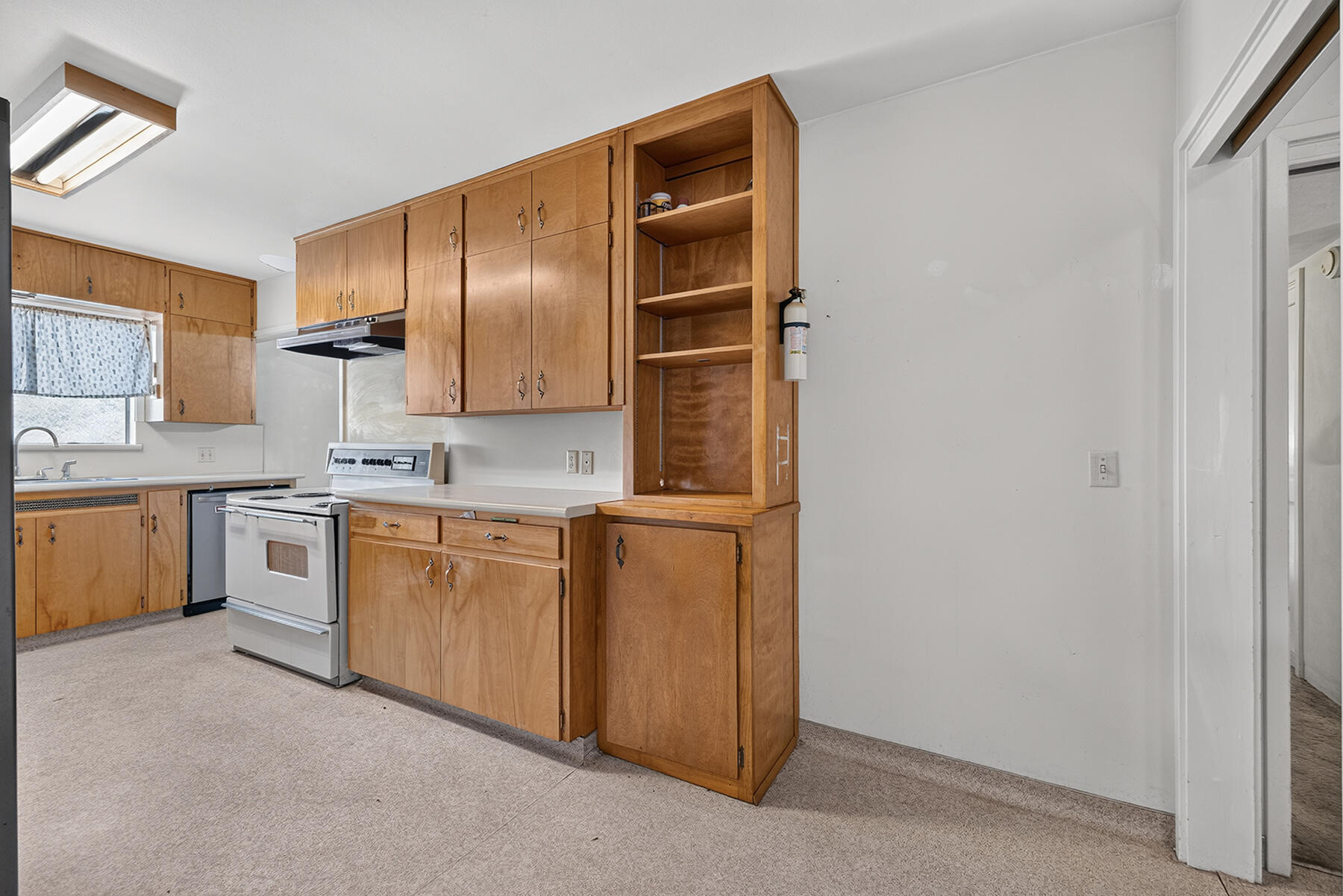 366 N Acacia St, Woodlake, CA 93286