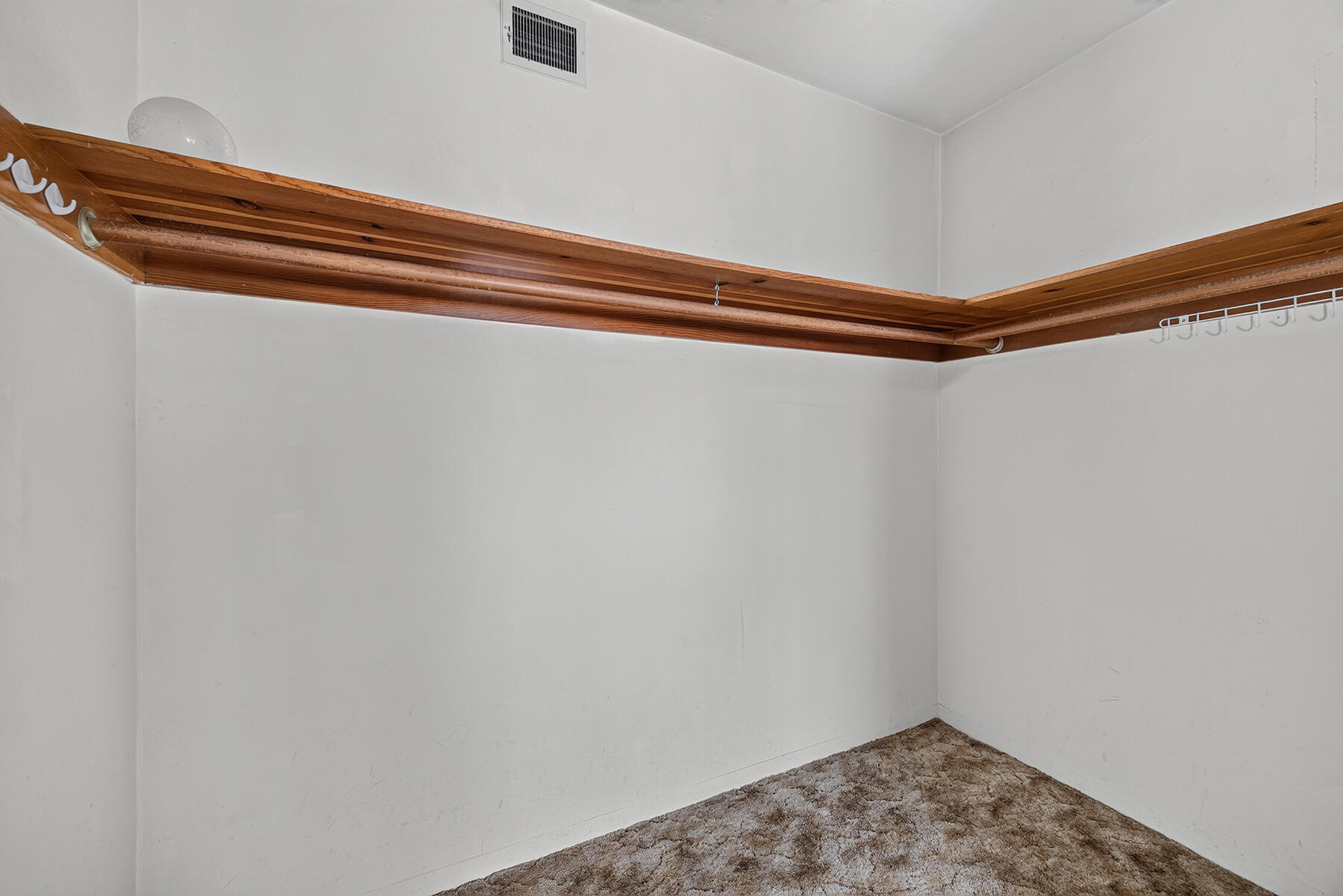 366 N Acacia St, Woodlake, CA 93286