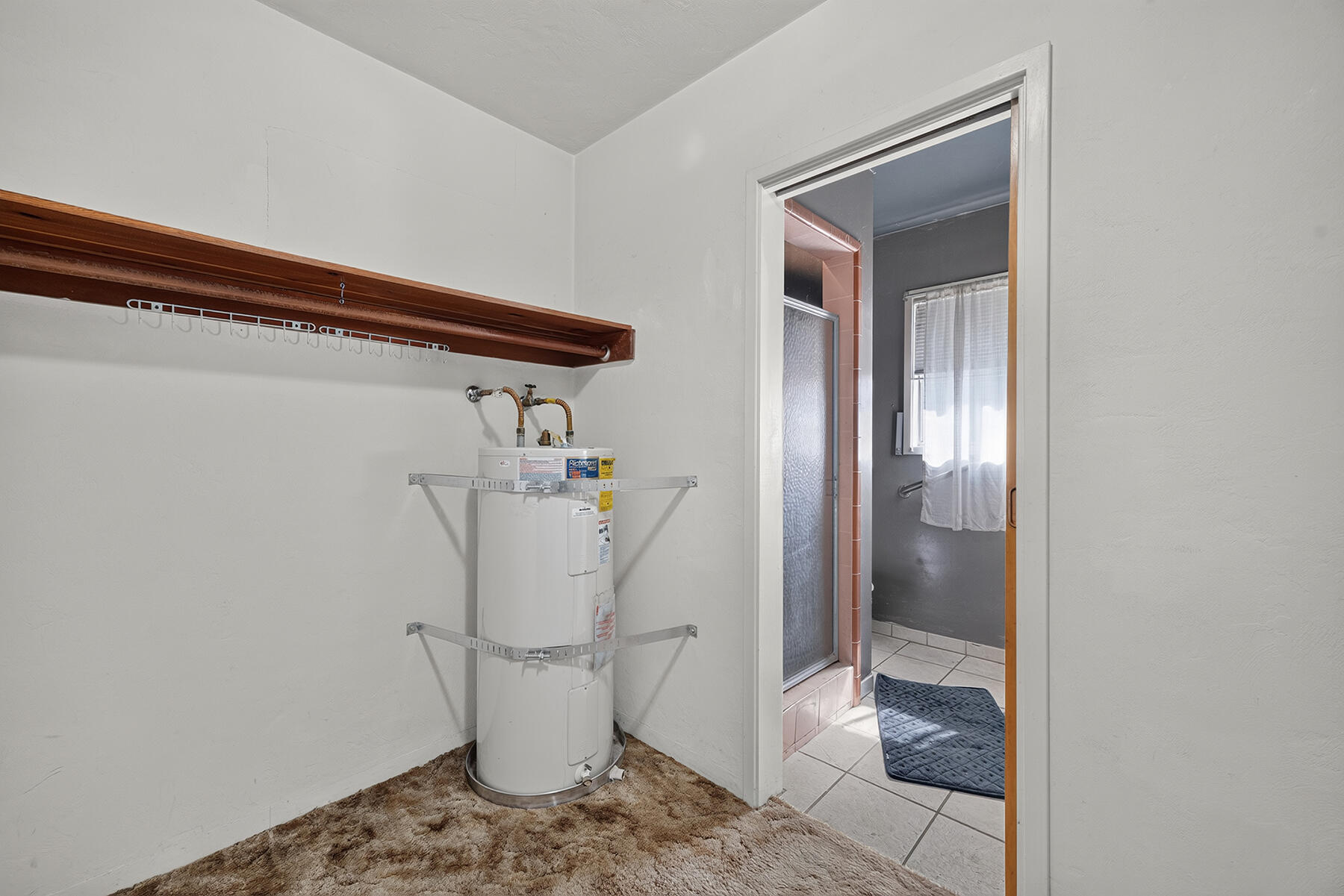 366 N Acacia St, Woodlake, CA 93286