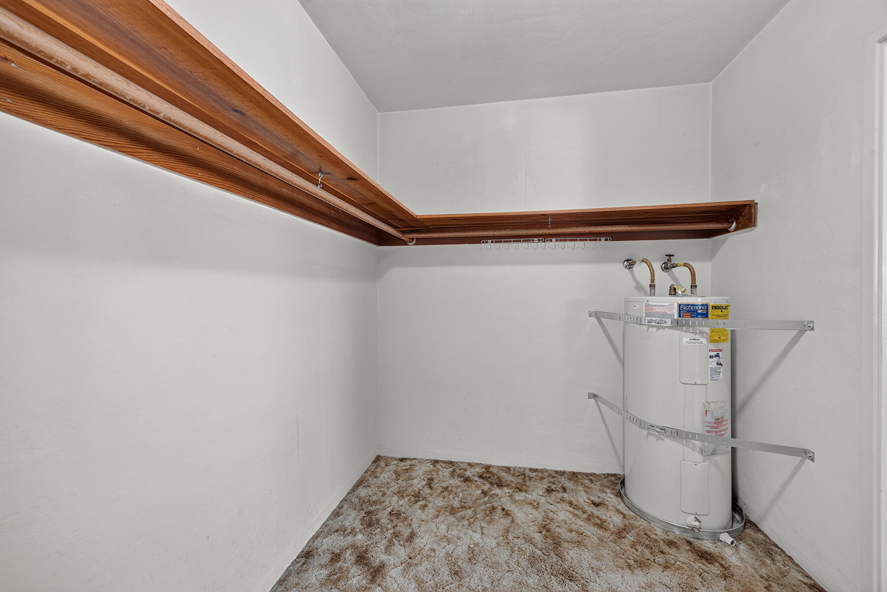366 N Acacia St, Woodlake, CA 93286