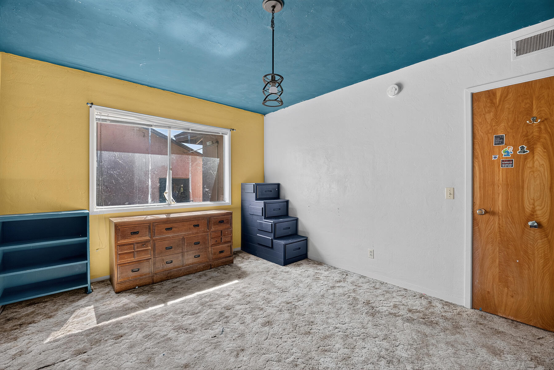 366 N Acacia St, Woodlake, CA 93286