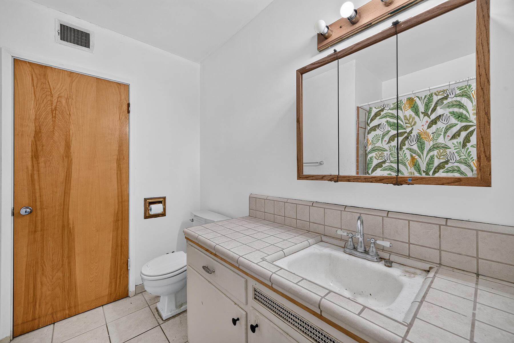 366 N Acacia St, Woodlake, CA 93286