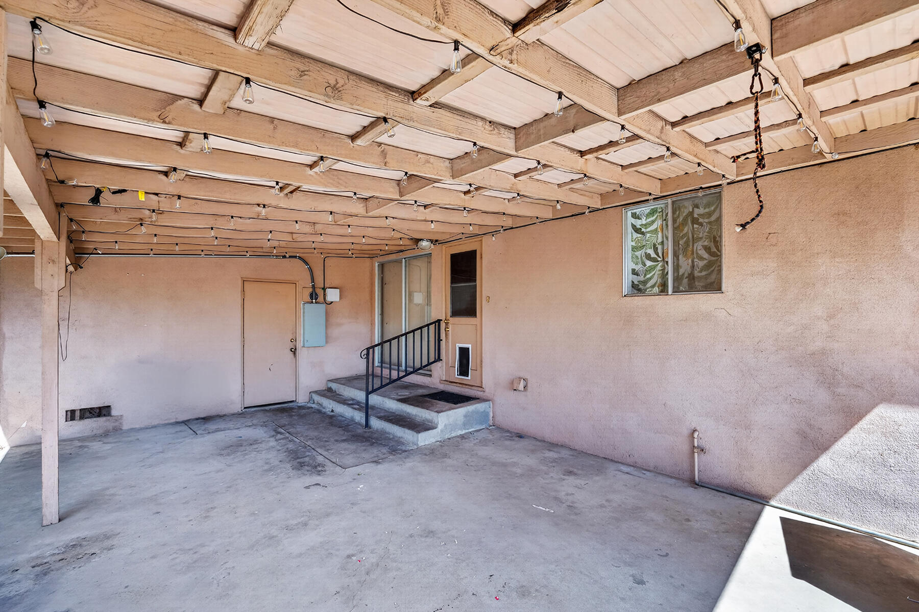 366 N Acacia St, Woodlake, CA 93286
