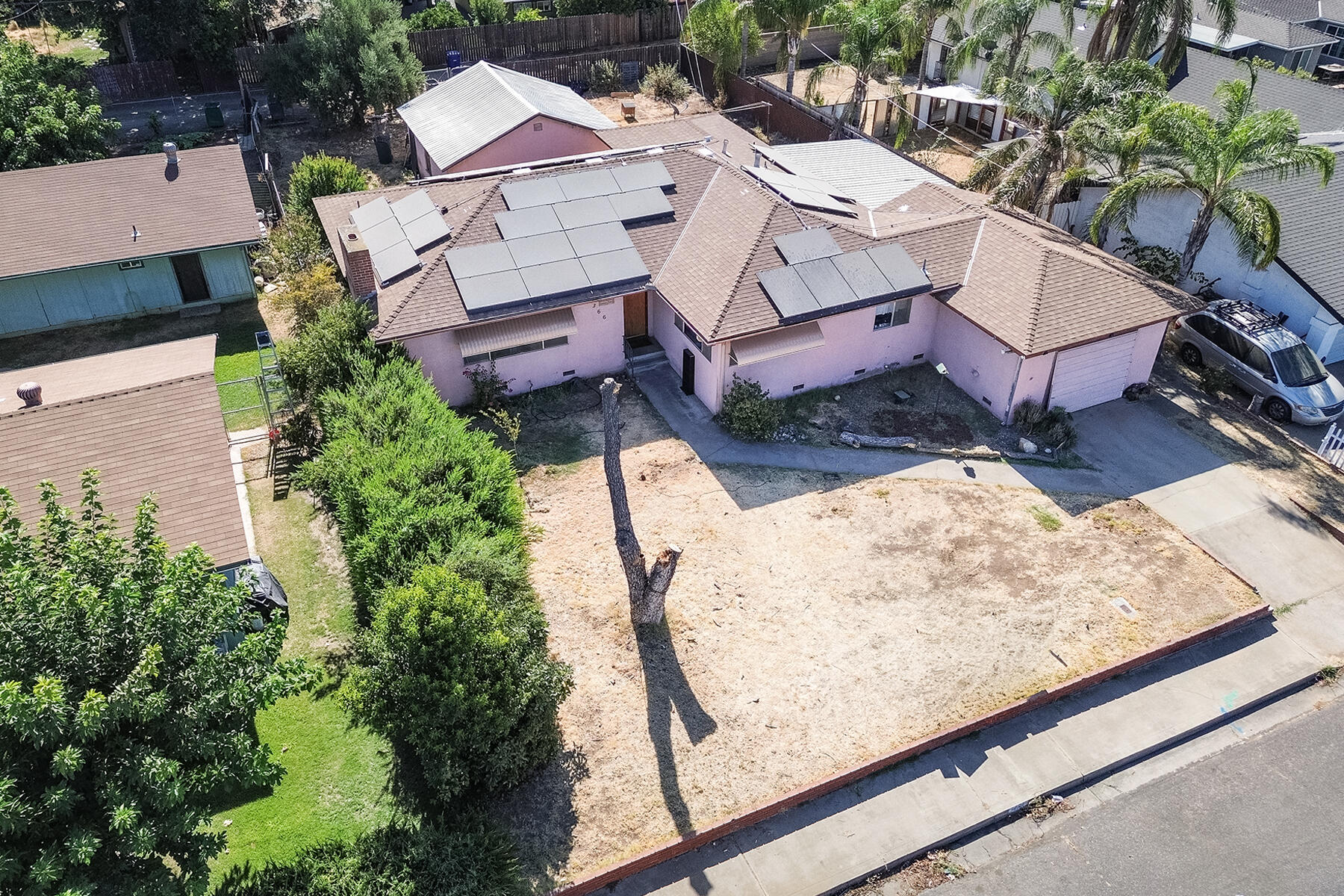 366 N Acacia St, Woodlake, CA 93286