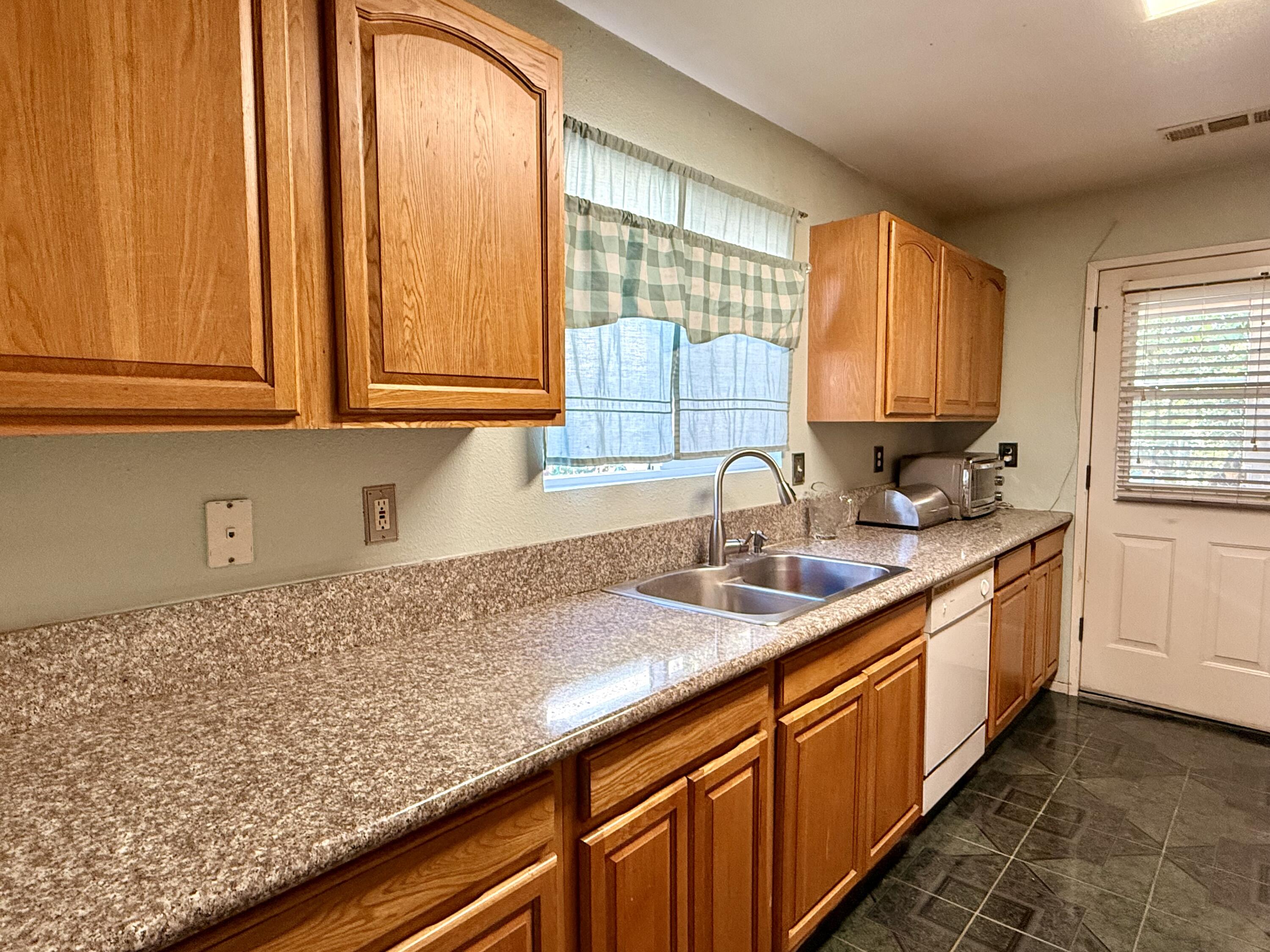 291 Rio Vista Ave, Porterville, CA 93257
