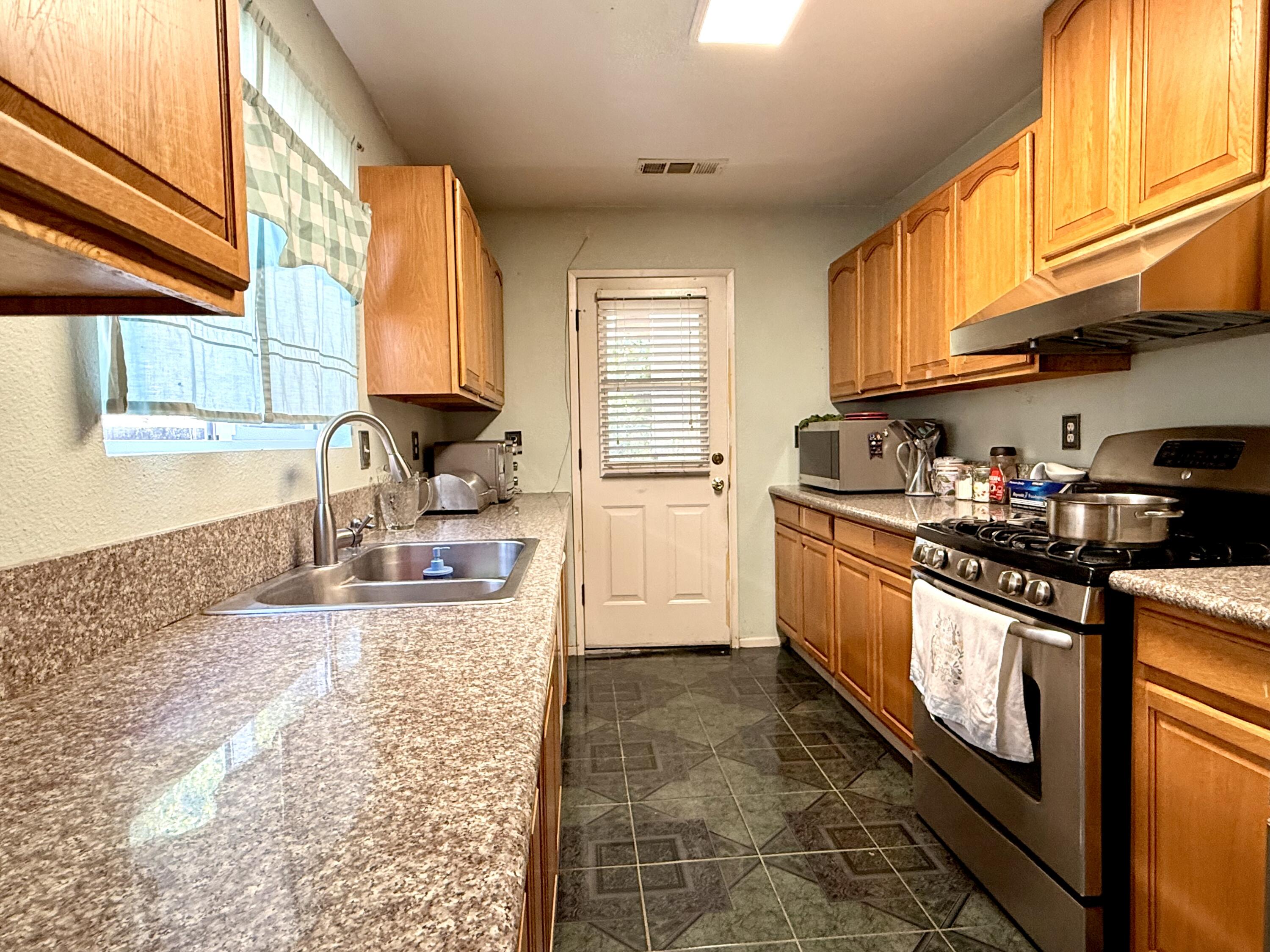 291 Rio Vista Ave, Porterville, CA 93257