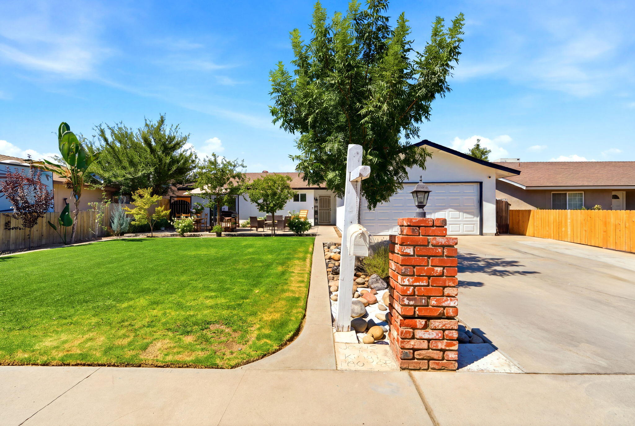 1740 W Perez, Visalia, CA 93291