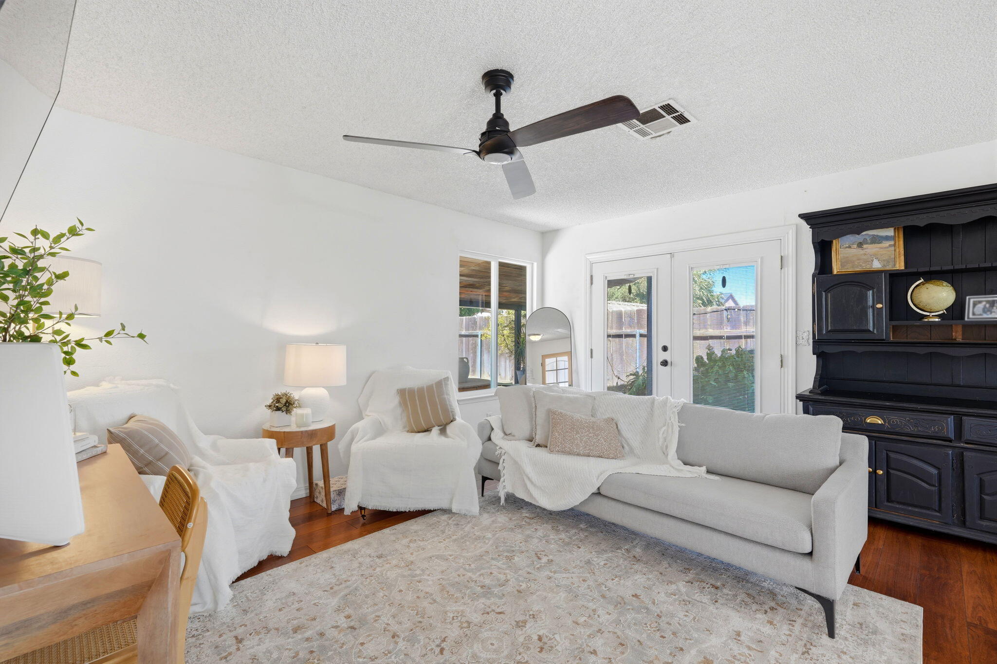 1740 W Perez, Visalia, CA 93291