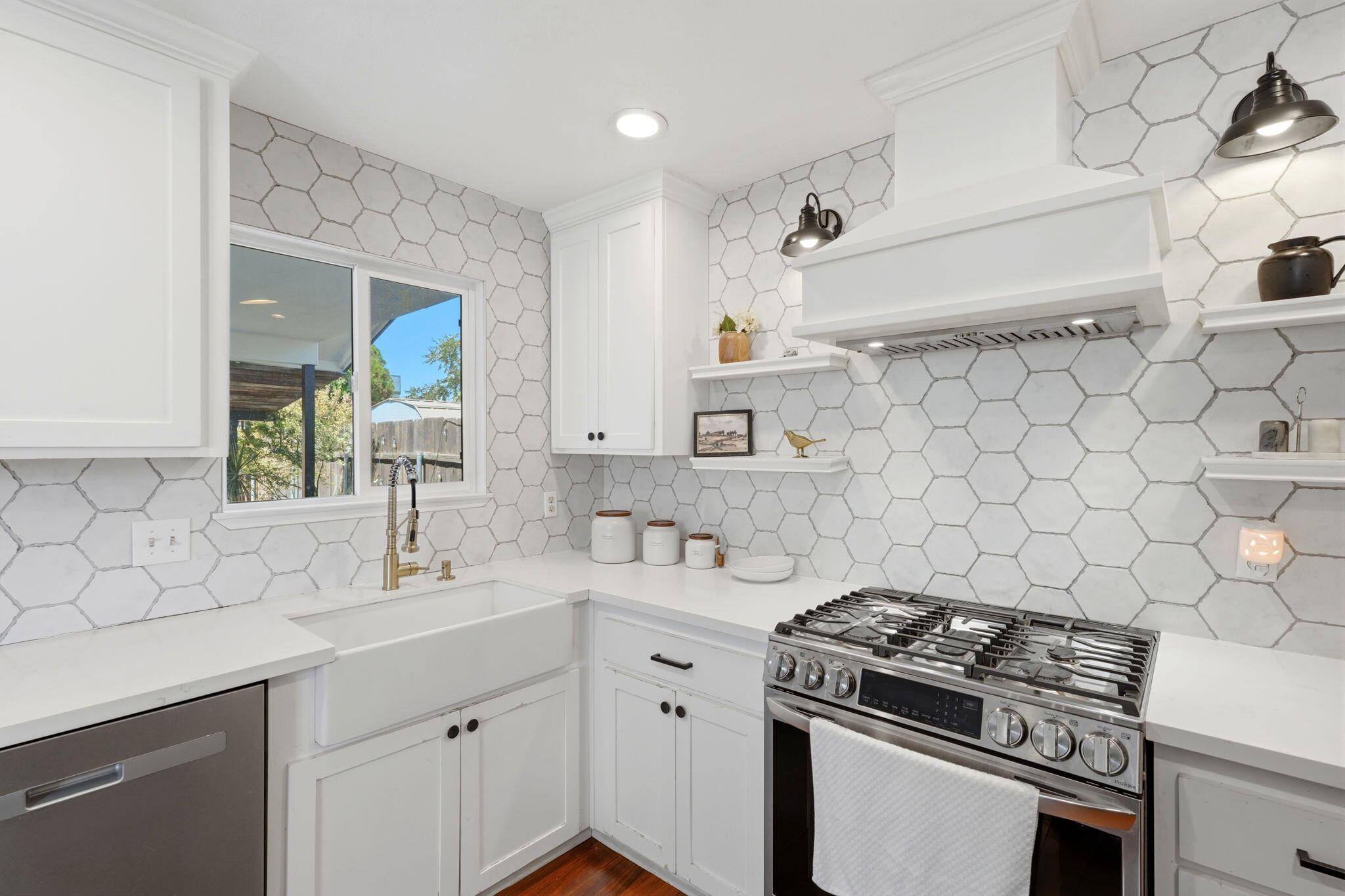 1740 W Perez, Visalia, CA 93291