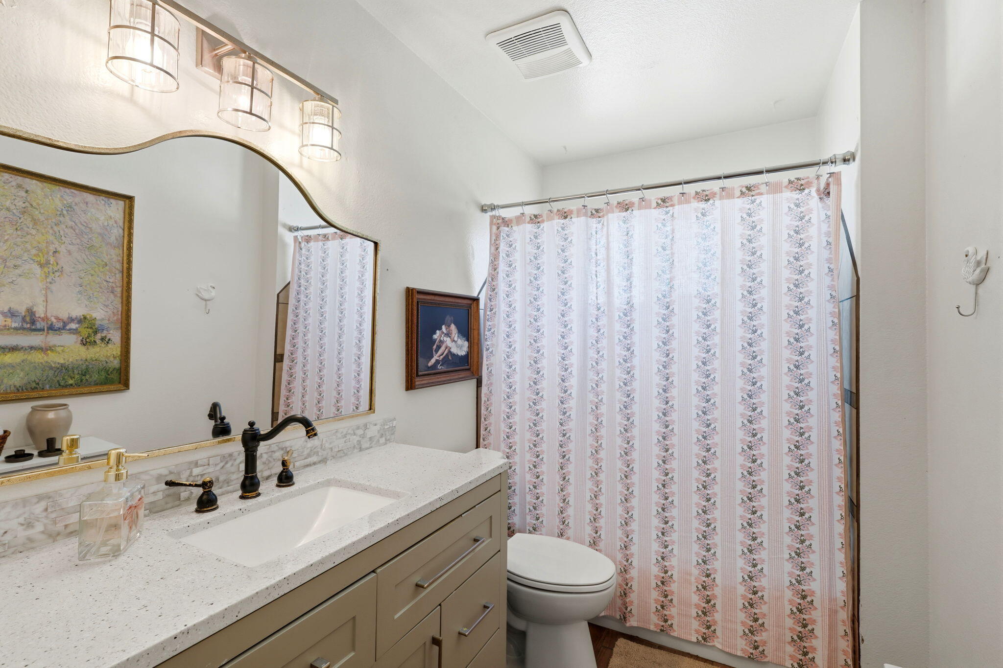 1740 W Perez, Visalia, CA 93291