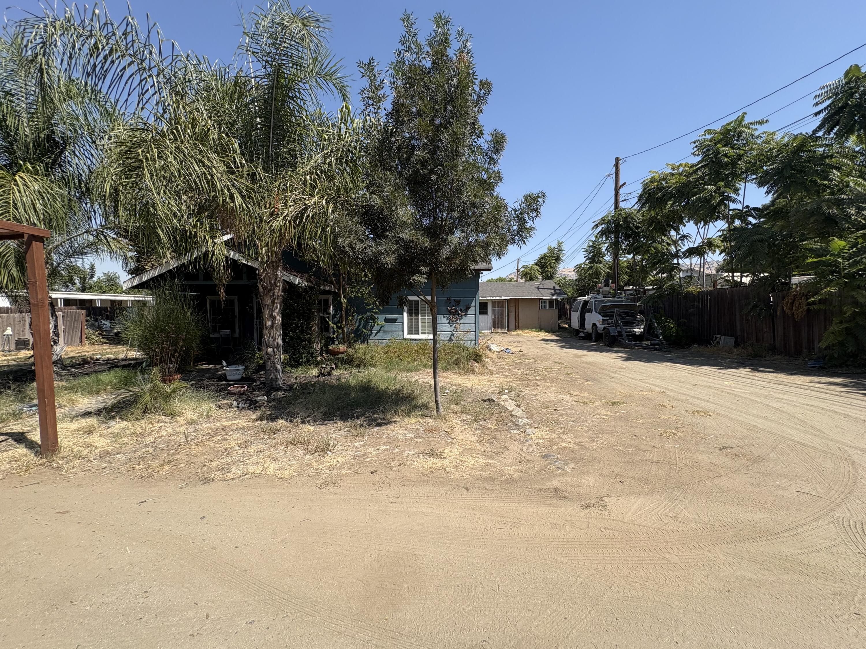 1704 E Springville Ave, Porterville, CA 93257