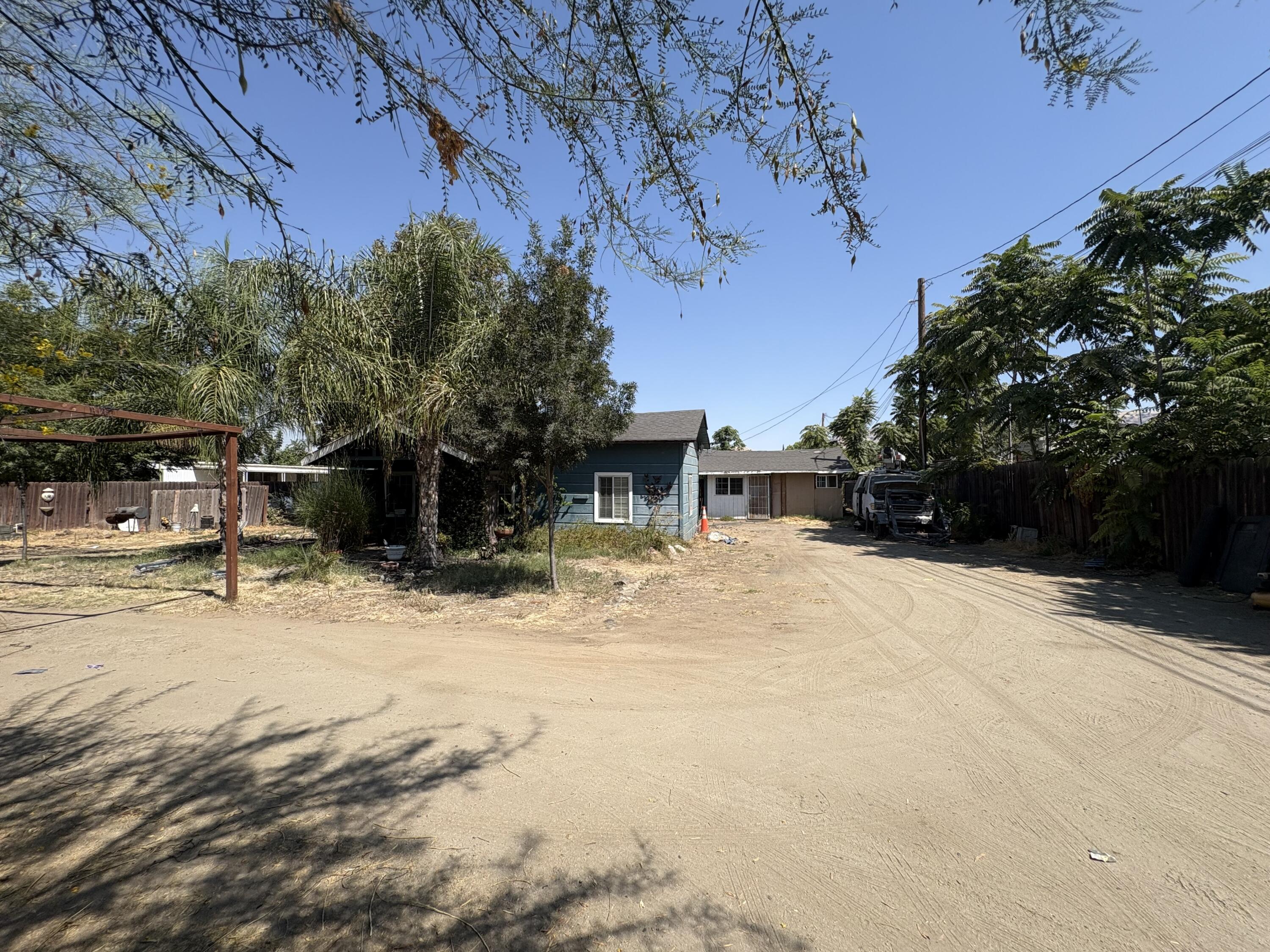 1704 E Springville Ave, Porterville, CA 93257