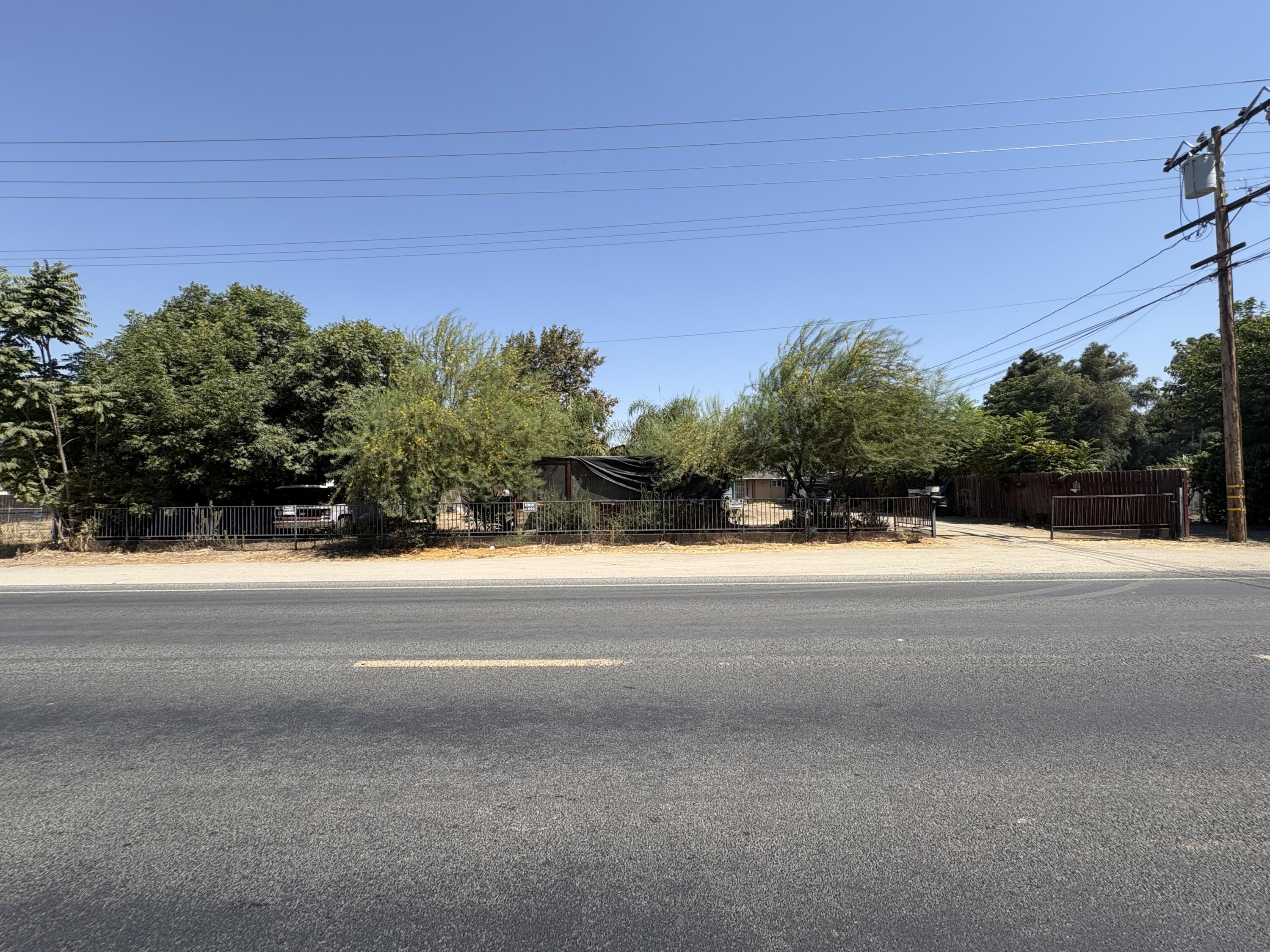 1704 E Springville Ave, Porterville, CA 93257