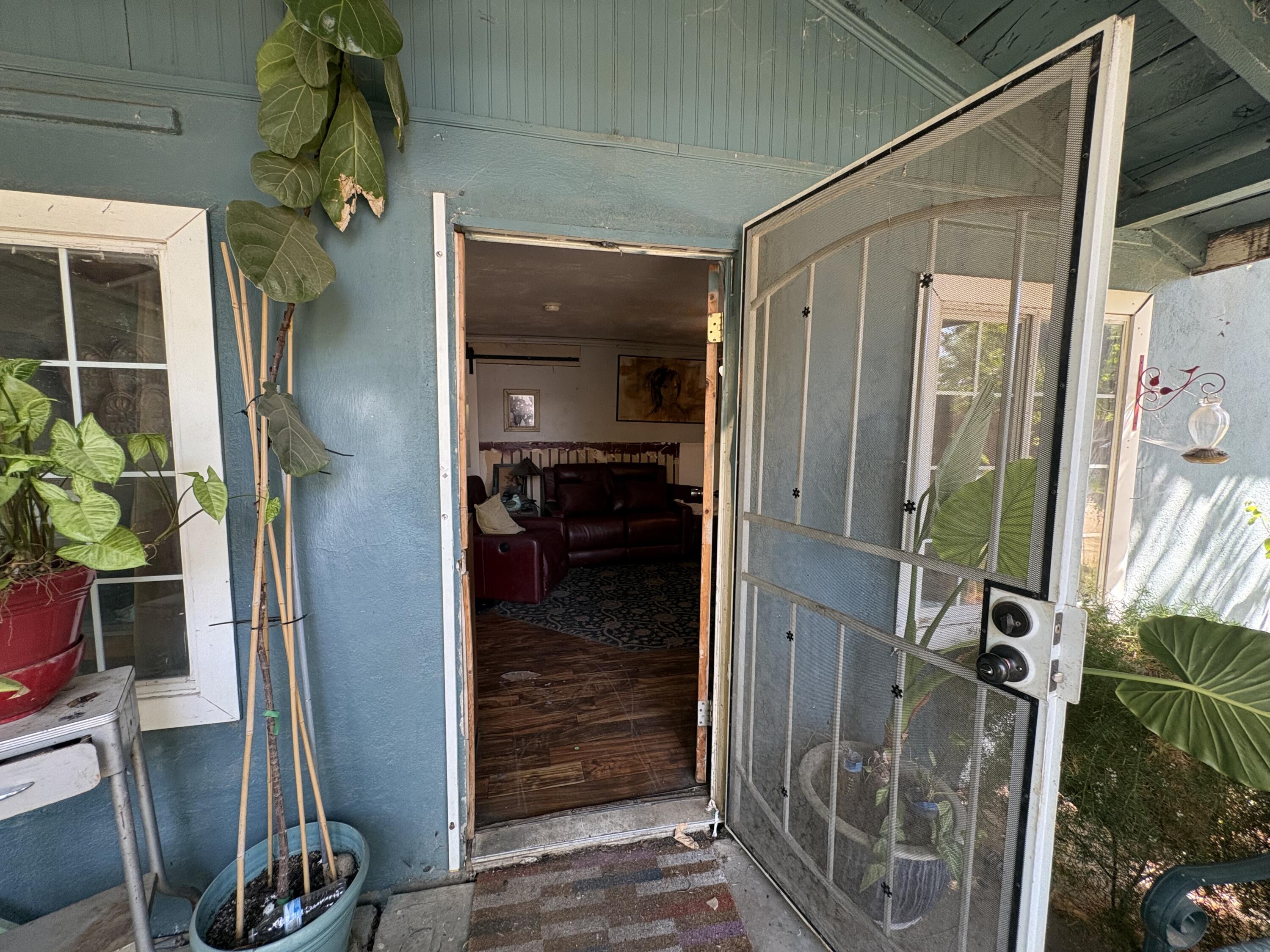 1704 E Springville Ave, Porterville, CA 93257