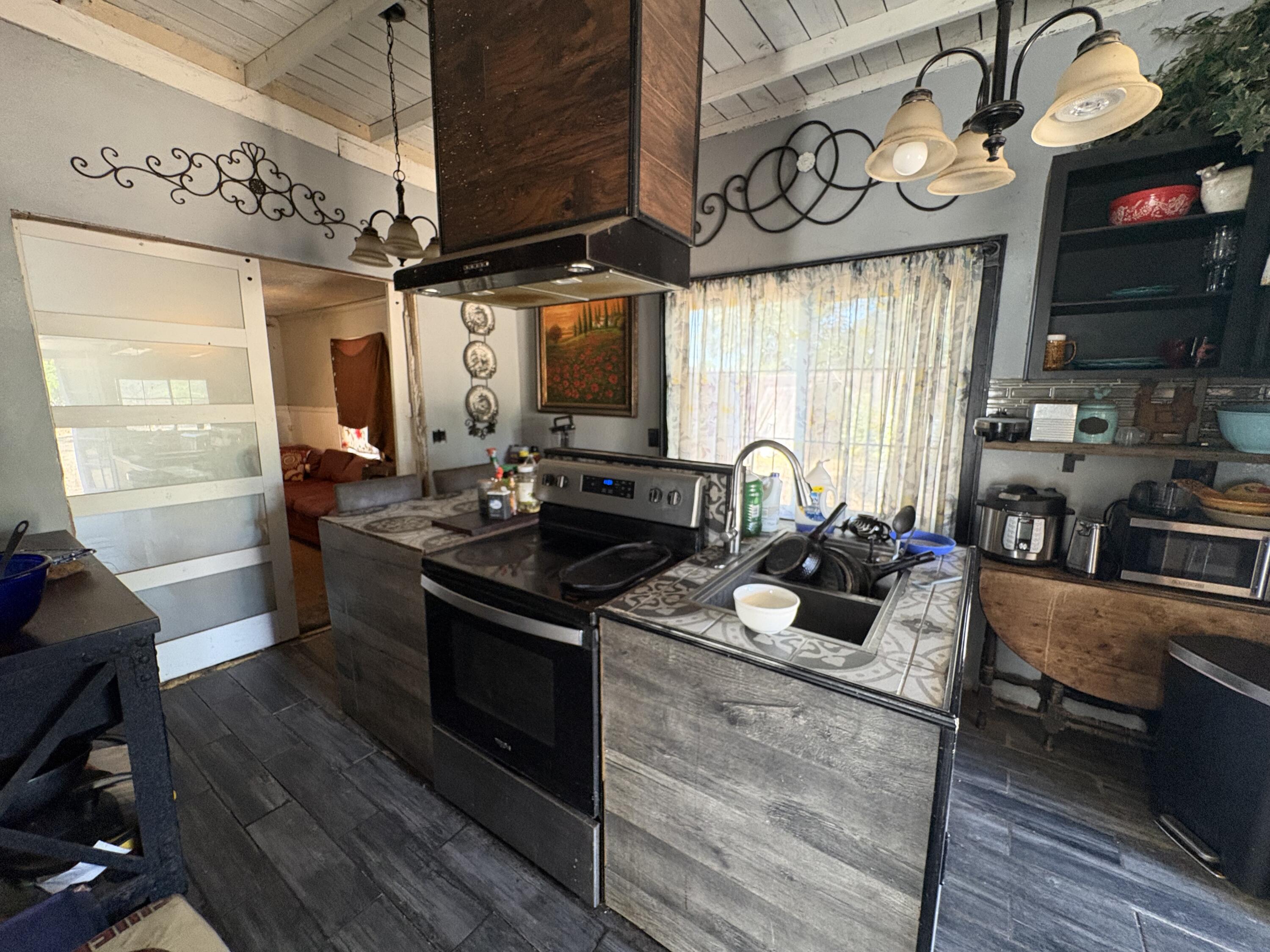 1704 E Springville Ave, Porterville, CA 93257