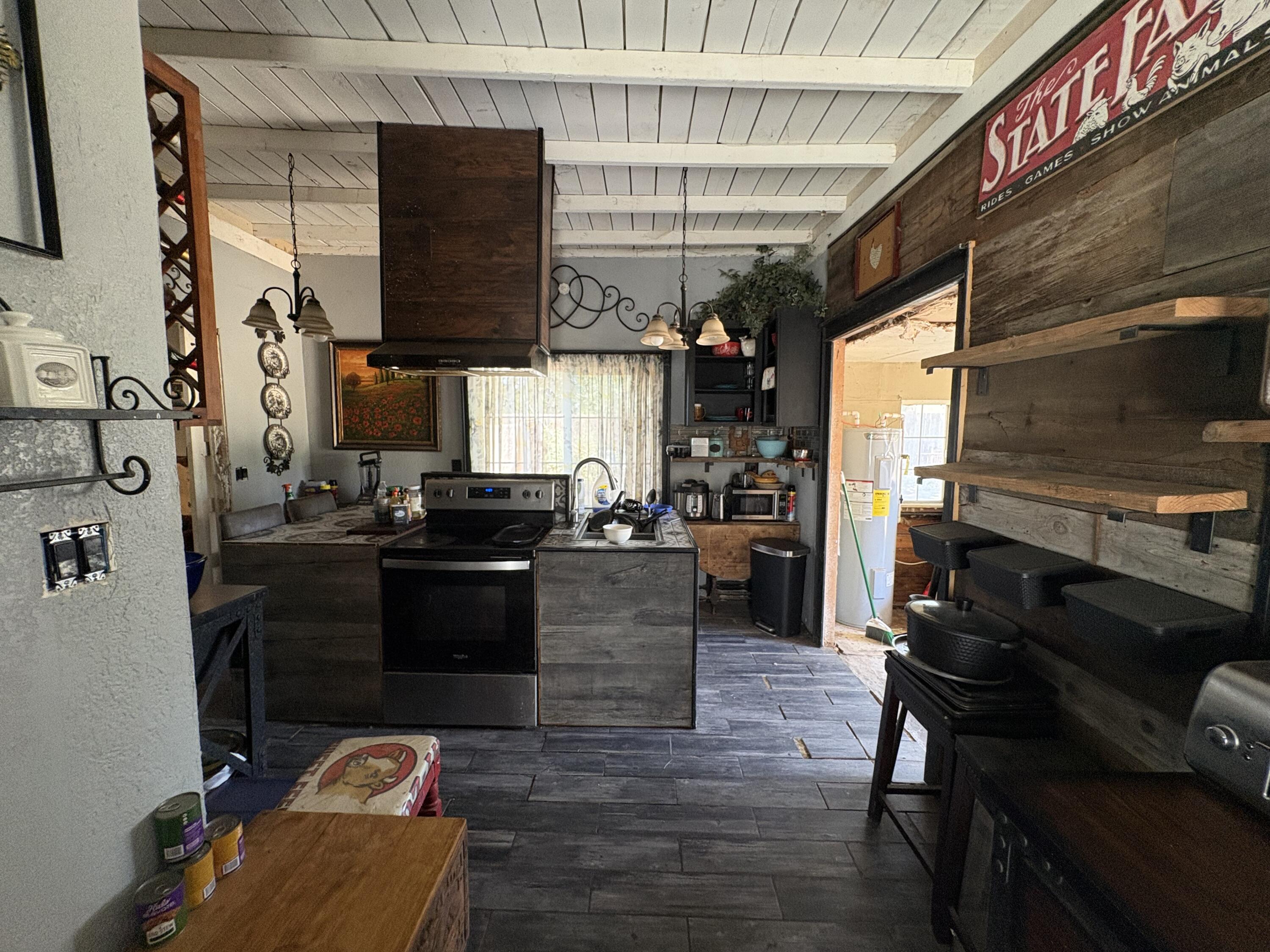 1704 E Springville Ave, Porterville, CA 93257