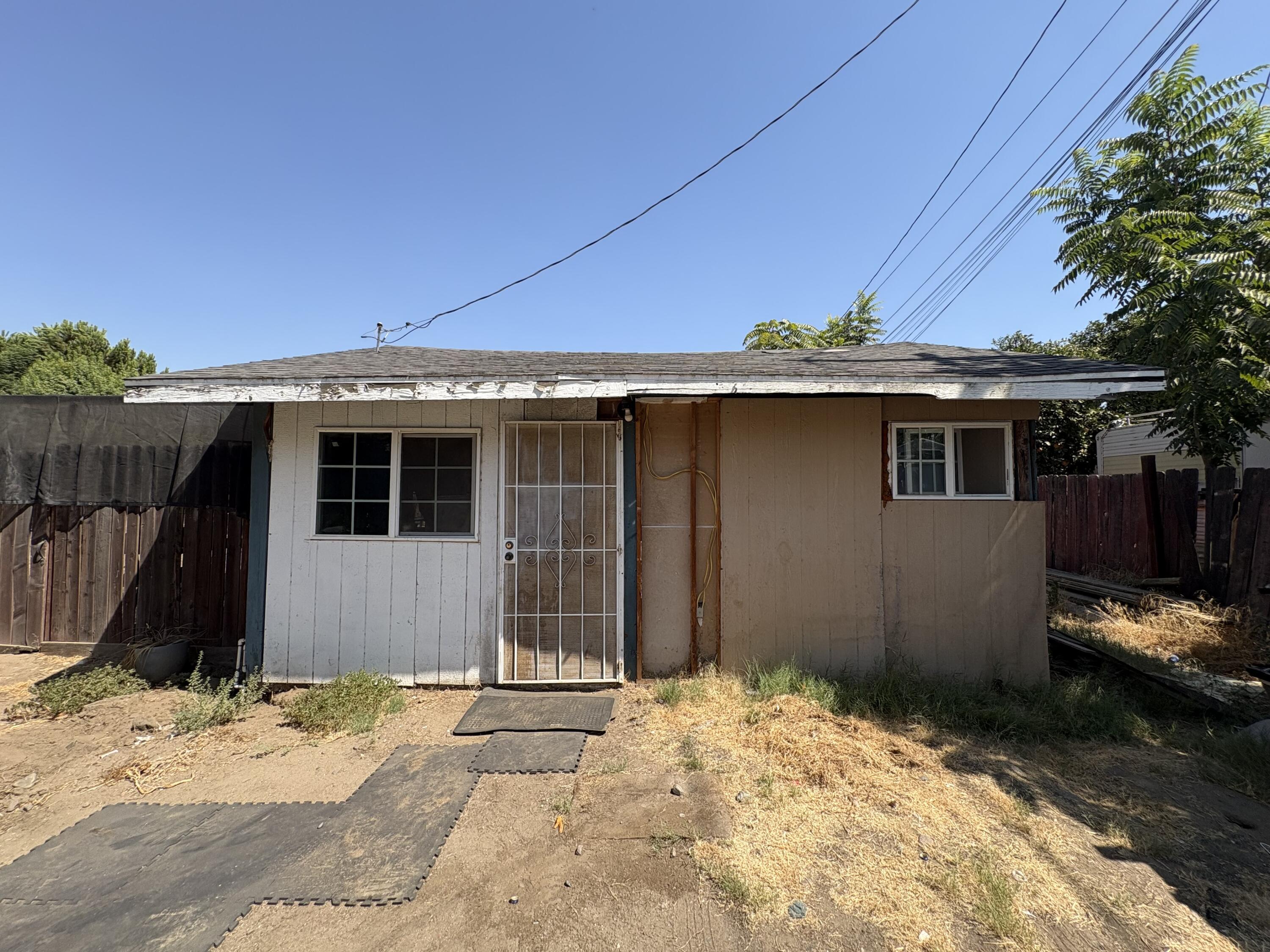 1704 E Springville Ave, Porterville, CA 93257