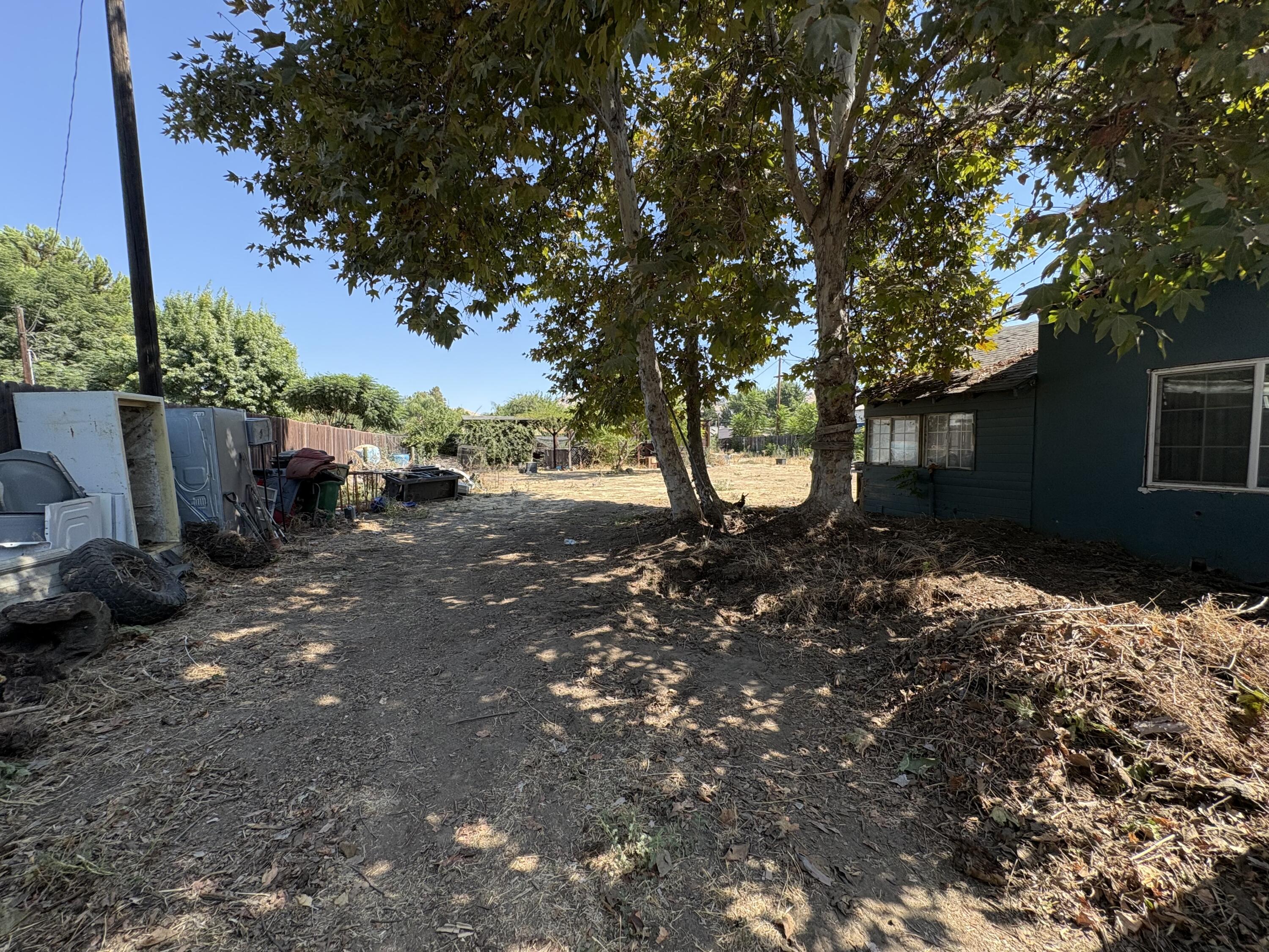 1704 E Springville Ave, Porterville, CA 93257