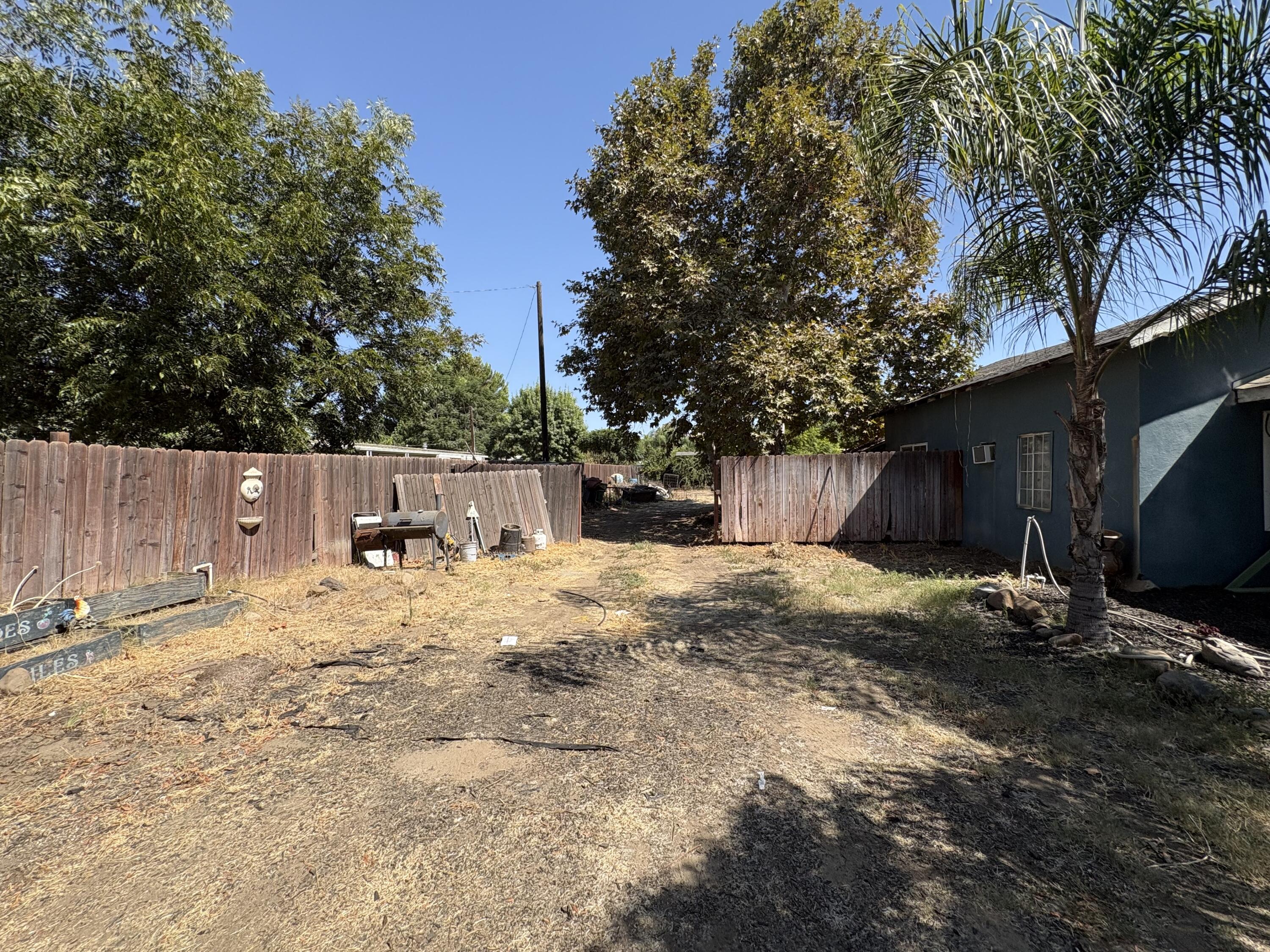 1704 E Springville Ave, Porterville, CA 93257