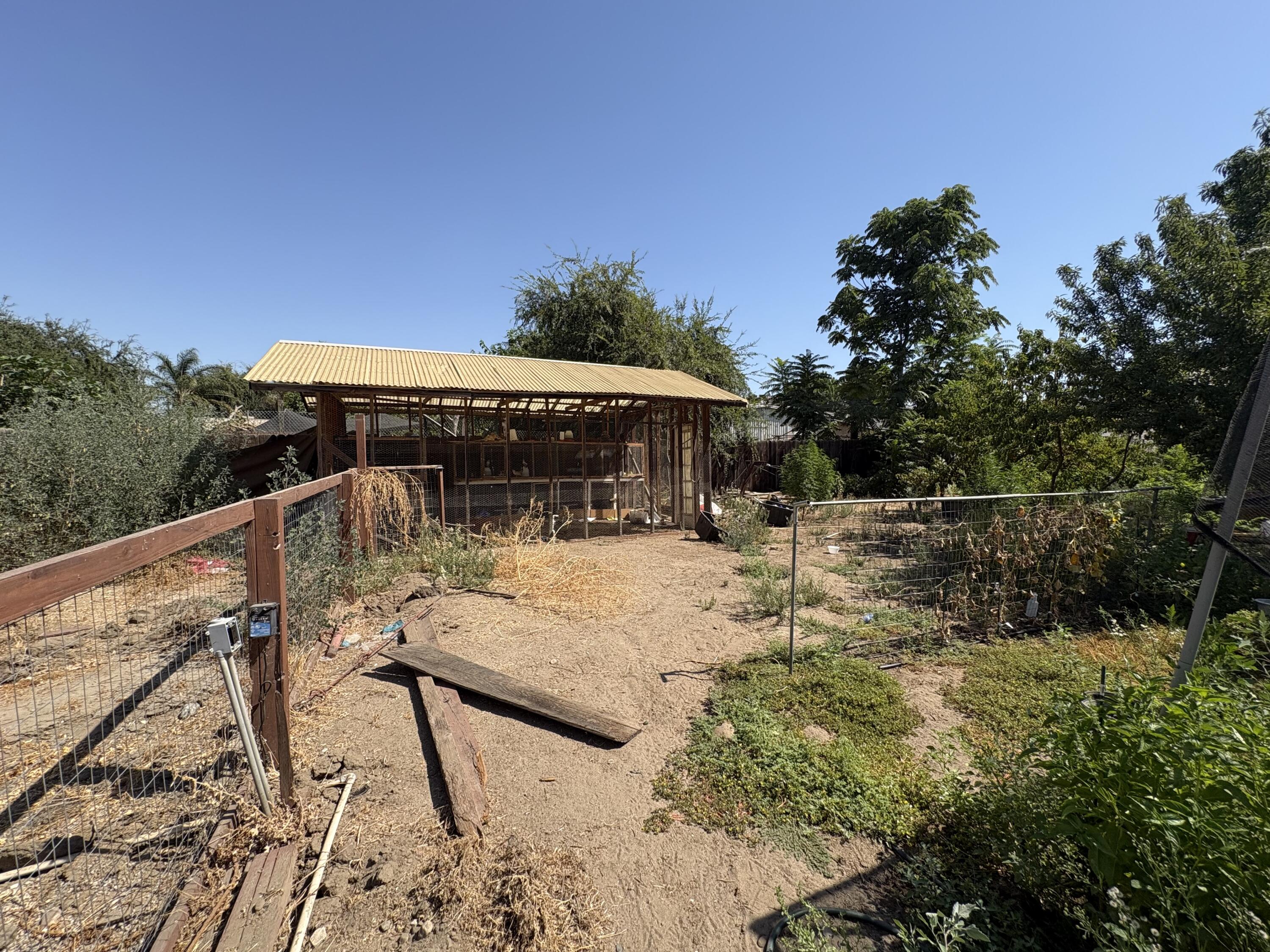 1704 E Springville Ave, Porterville, CA 93257