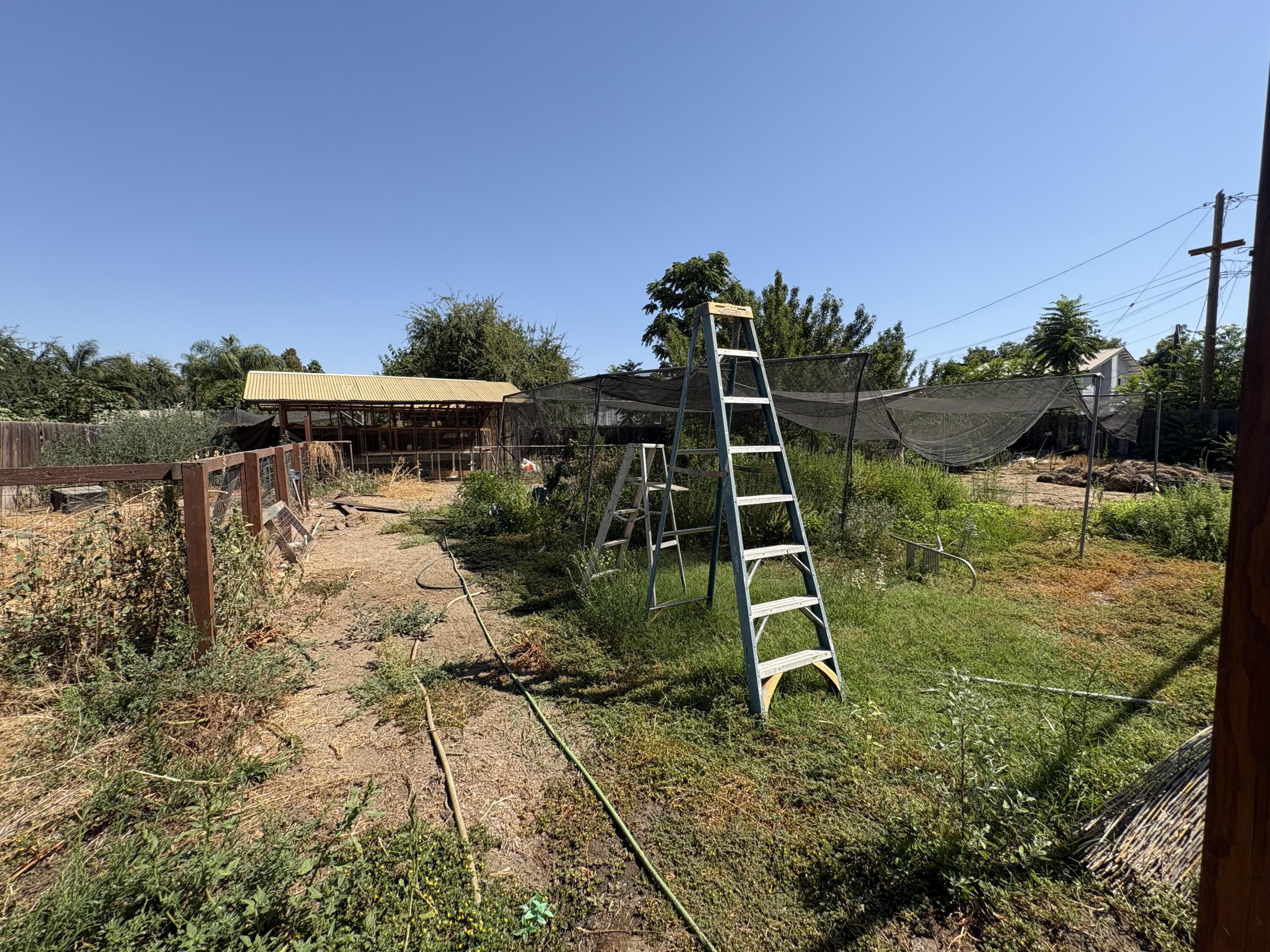 1704 E Springville Ave, Porterville, CA 93257