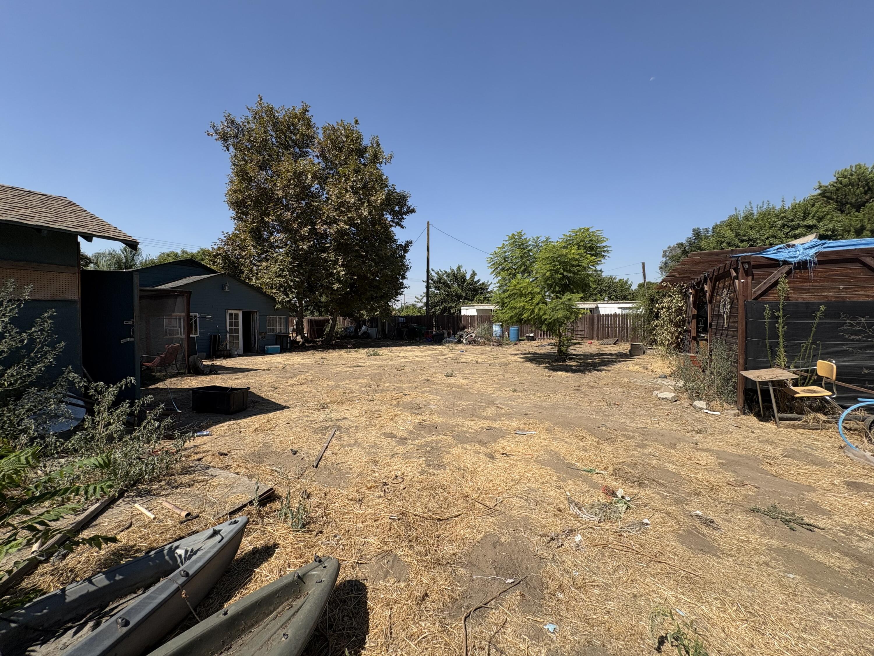 1704 E Springville Ave, Porterville, CA 93257