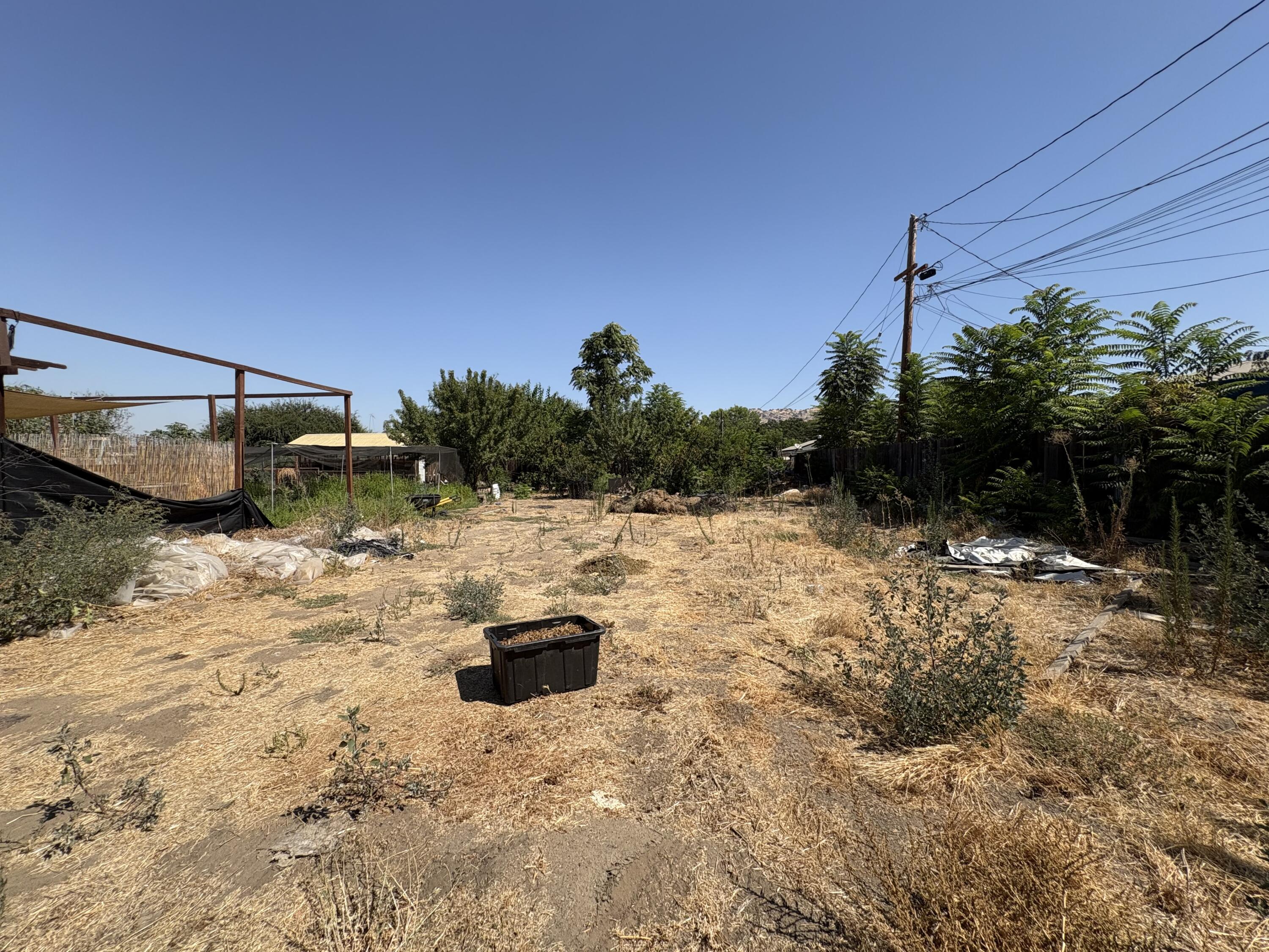 1704 E Springville Ave, Porterville, CA 93257