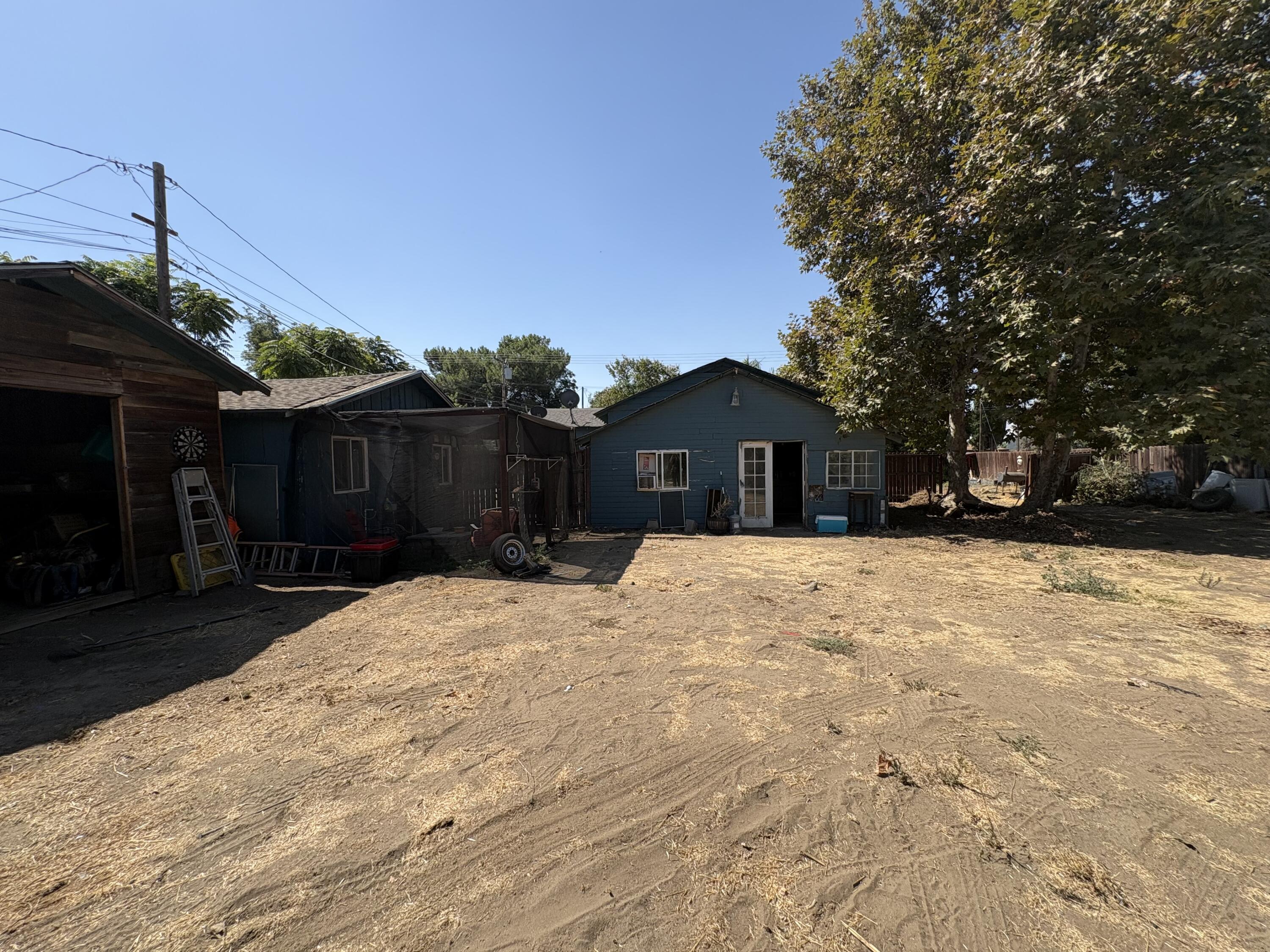 1704 E Springville Ave, Porterville, CA 93257