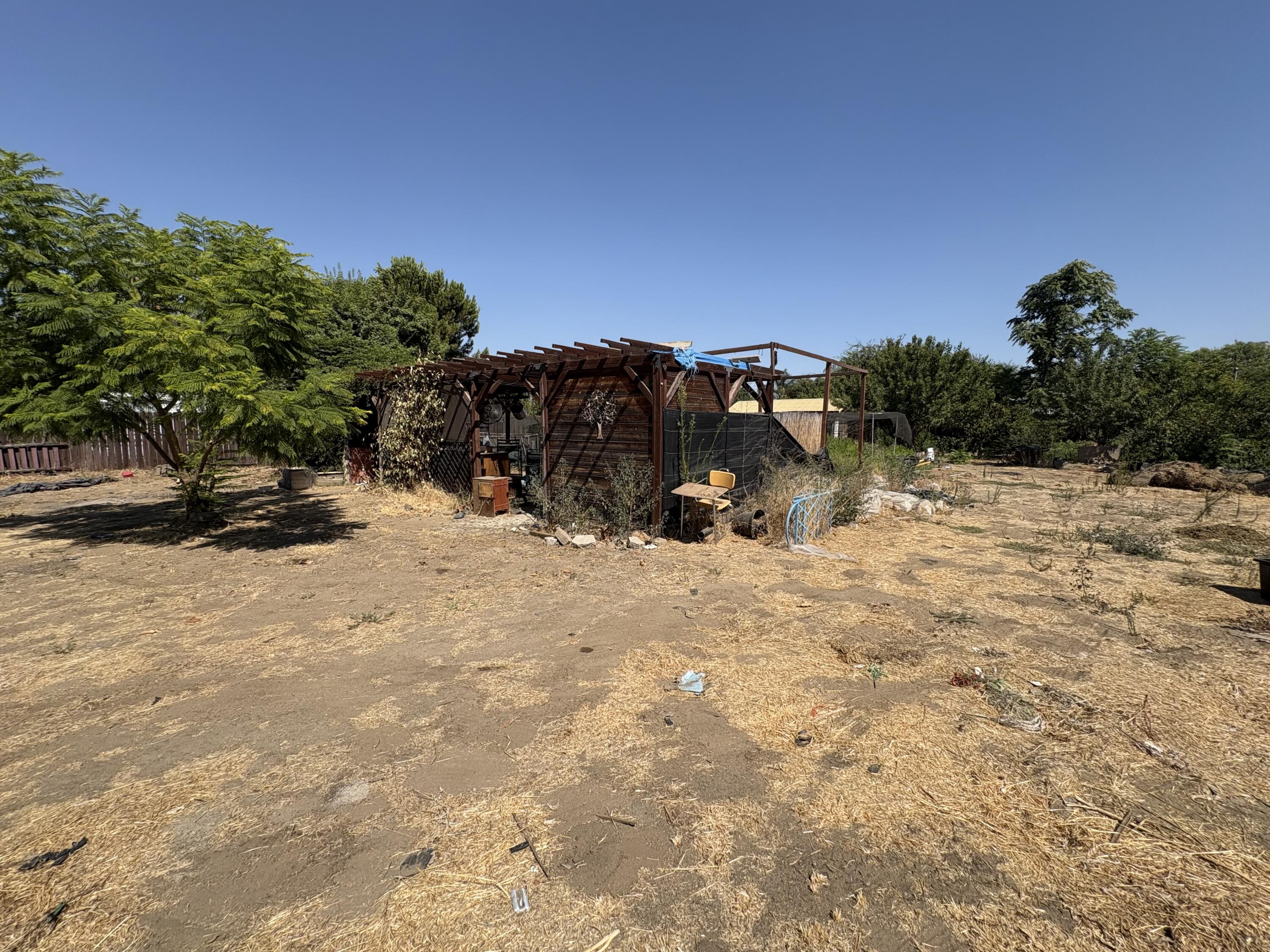 1704 E Springville Ave, Porterville, CA 93257